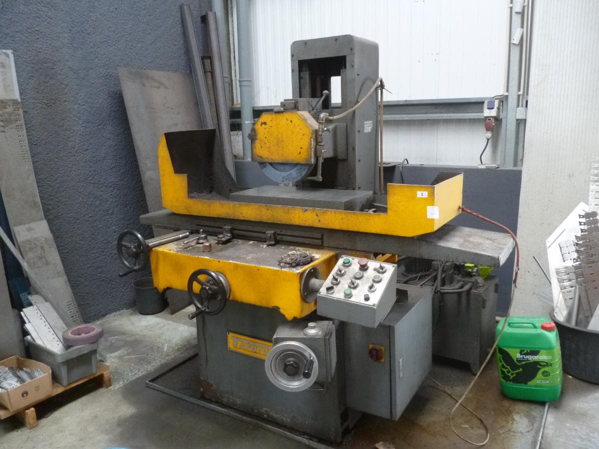 Máquina retificadora + Estantes