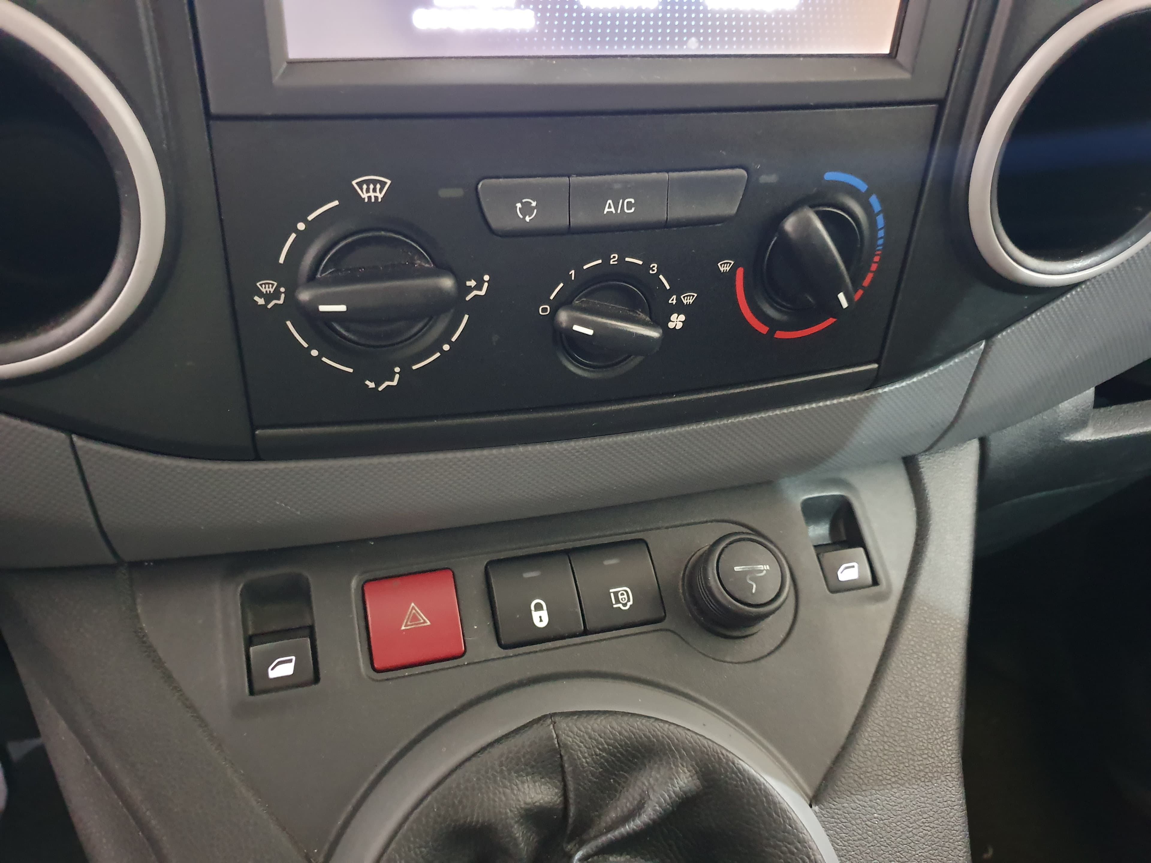 Peugeot Partner 1.6 Blue HDI · Ano 2017 — imagen 29