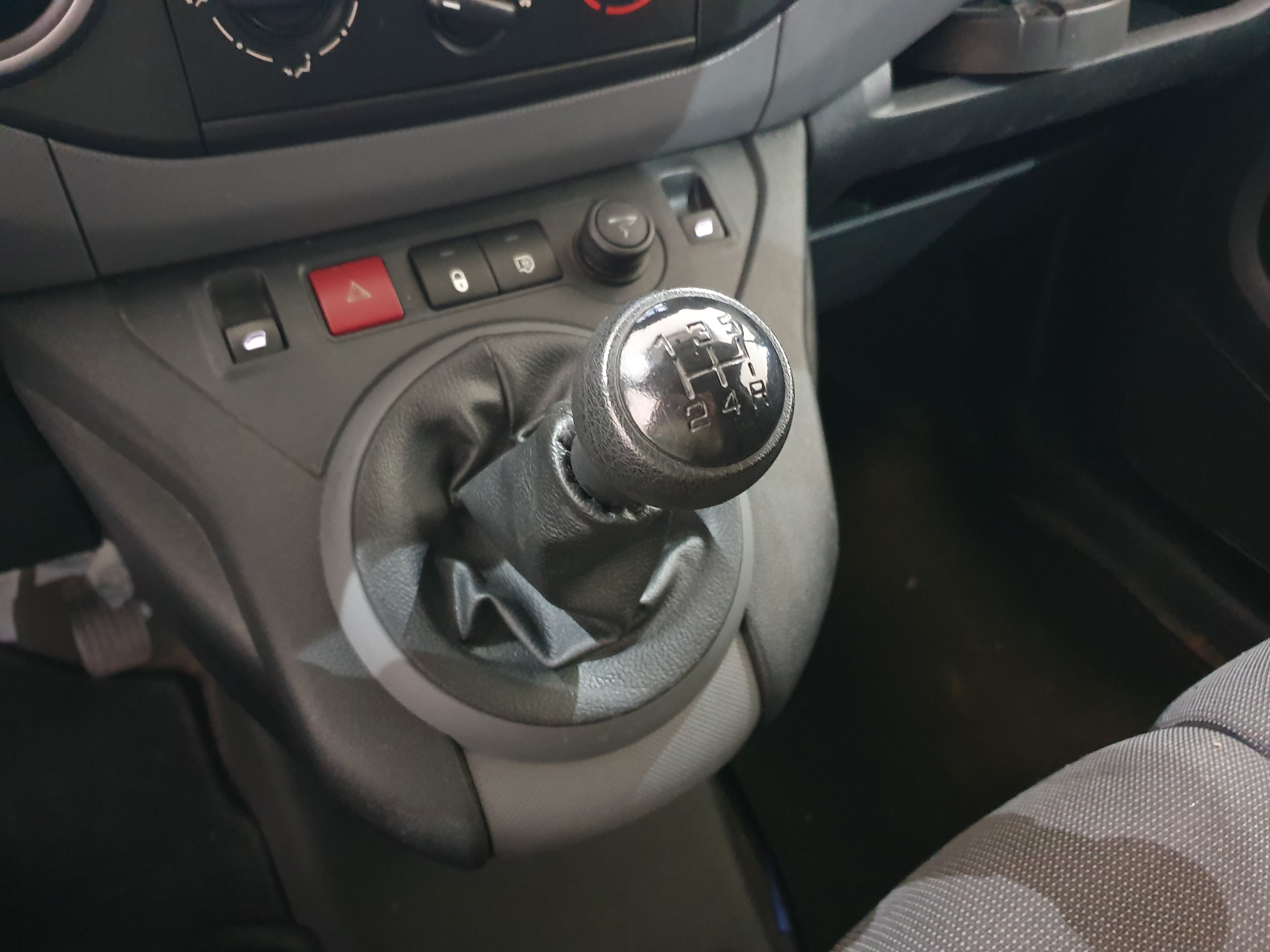 Peugeot Partner 1.6 Blue HDI · Ano 2017 — imagen 30