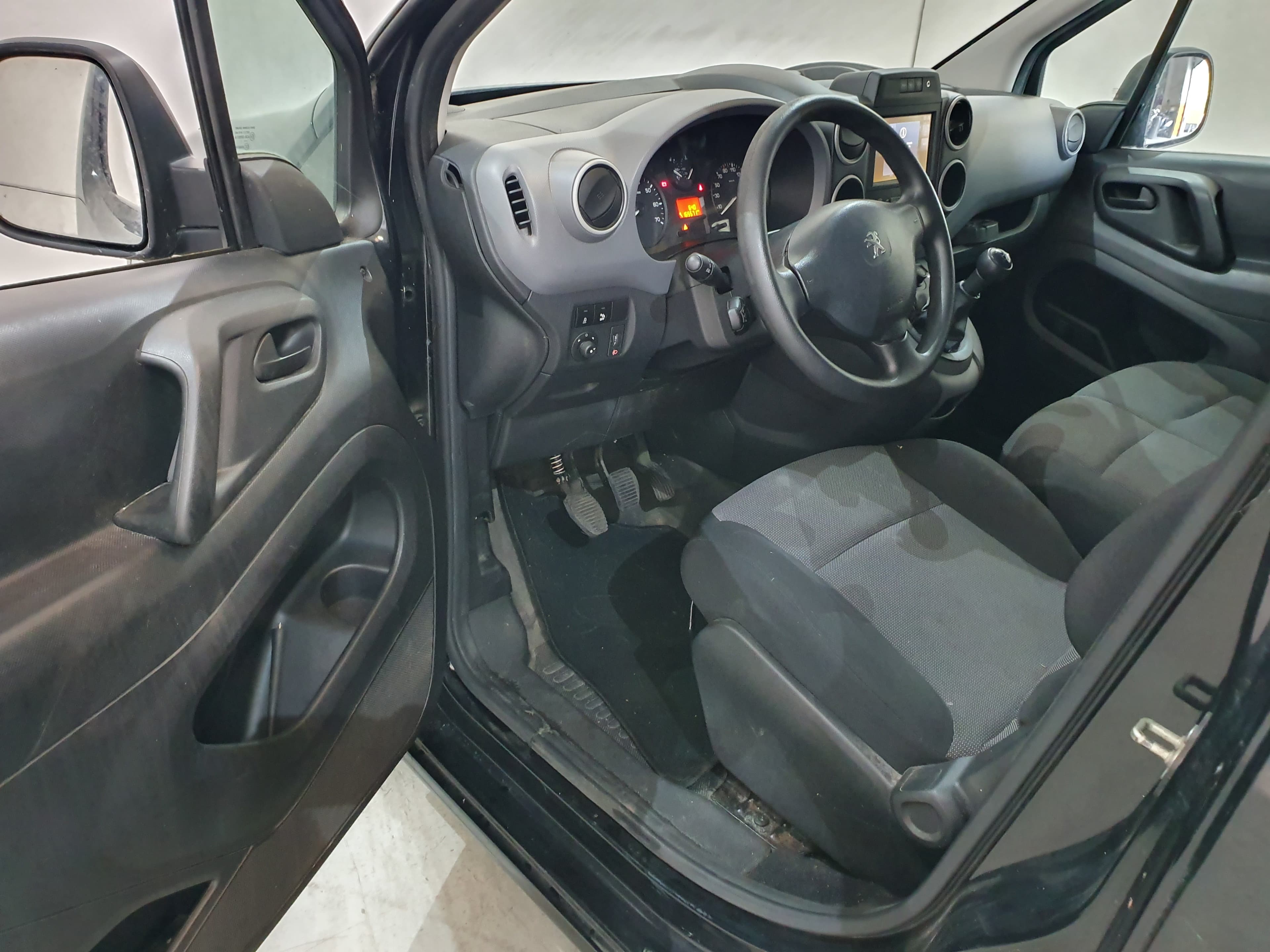 Peugeot Partner 1.6 Blue HDI · Ano 2017 — imagen 23