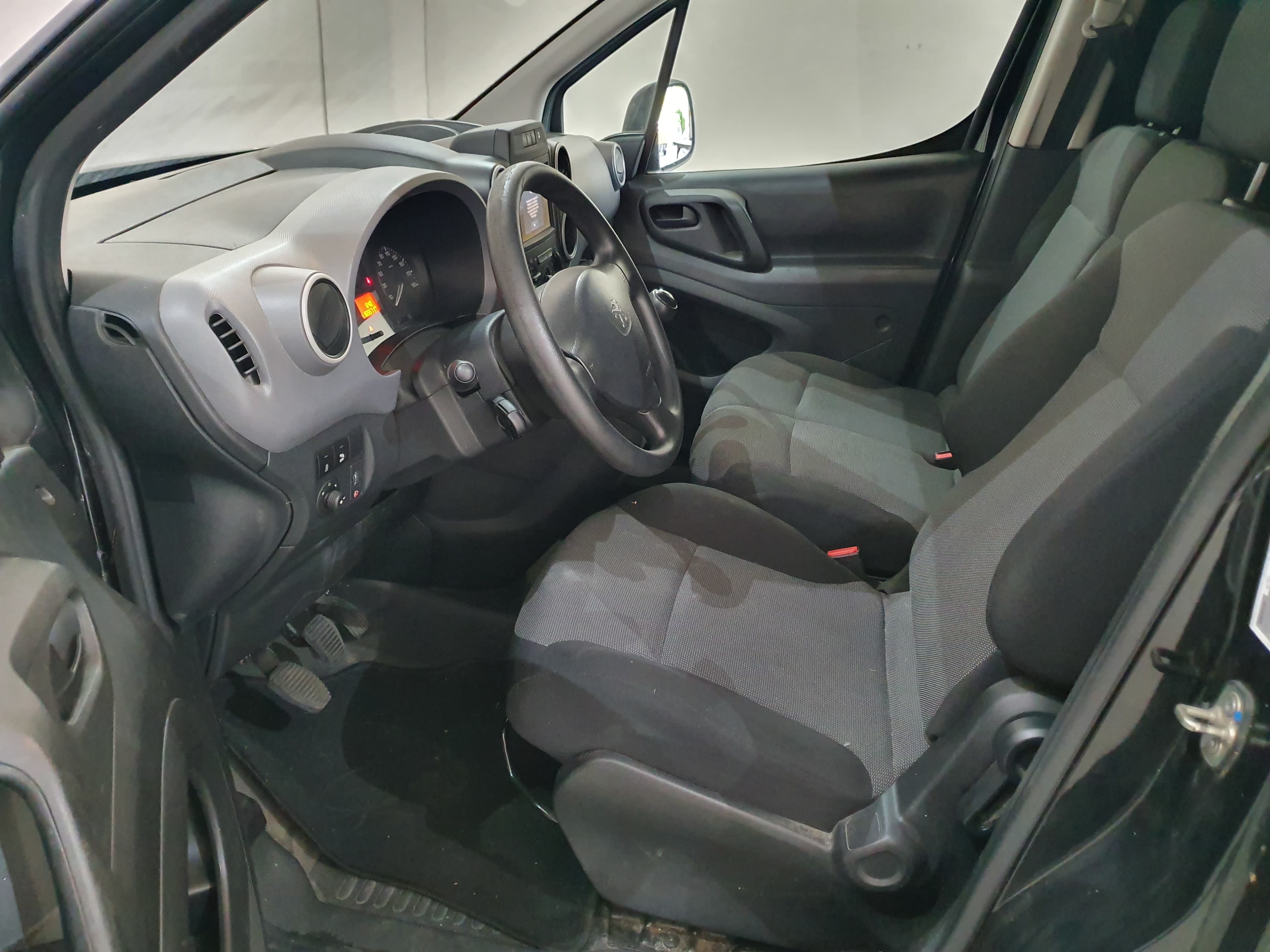 Peugeot Partner 1.6 Blue HDI · Ano 2017 — imagen 26