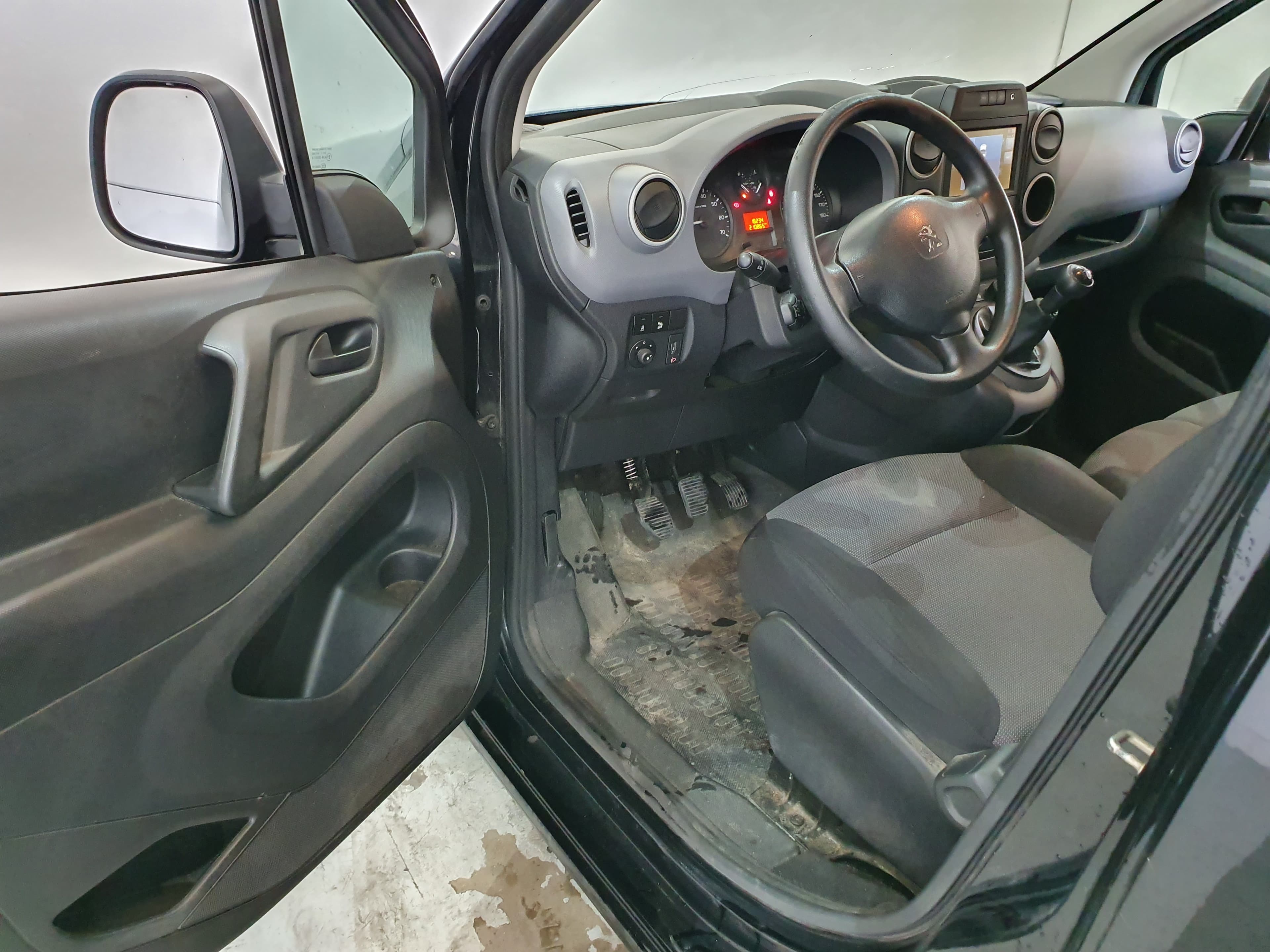 Peugeot Partner 1.6 Blue HDI · Ano 2017 — image 27