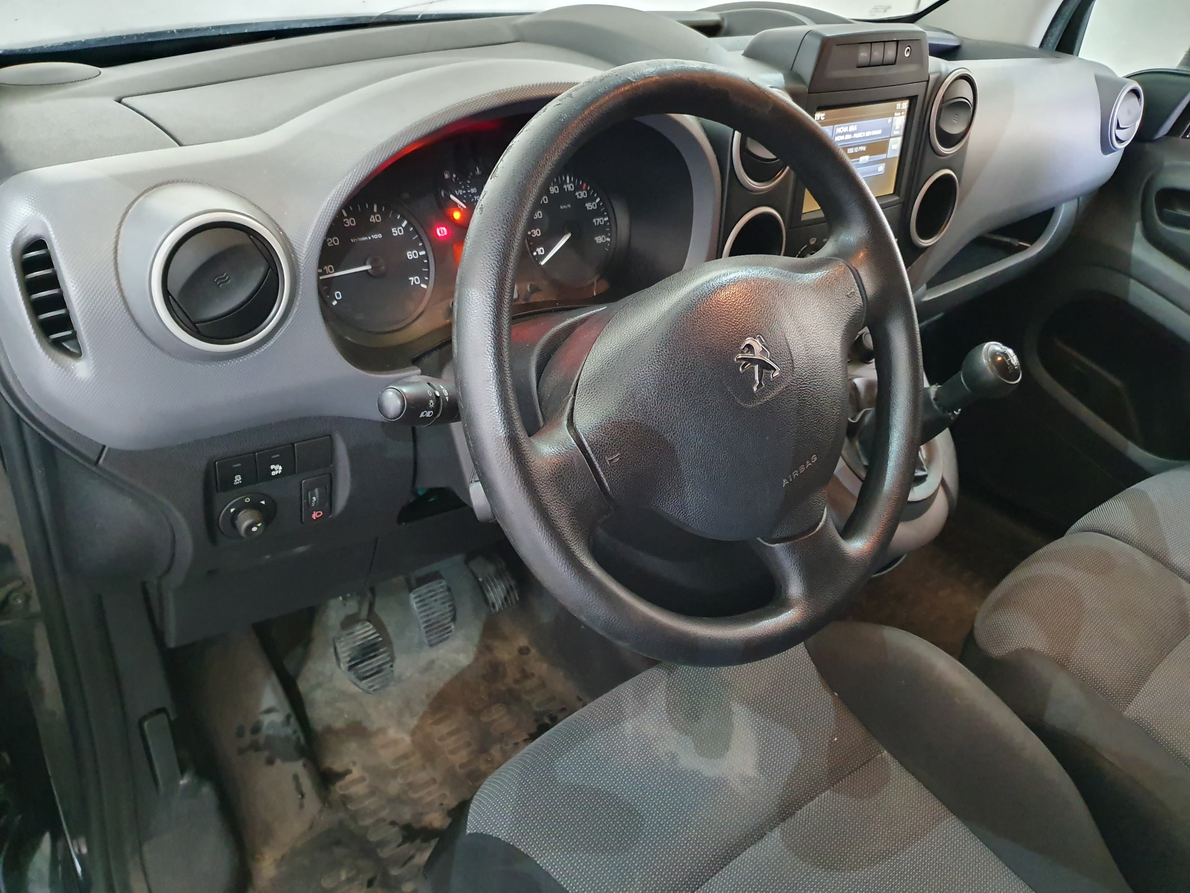Peugeot Partner 1.6 Blue HDI · Ano 2017 — image 26