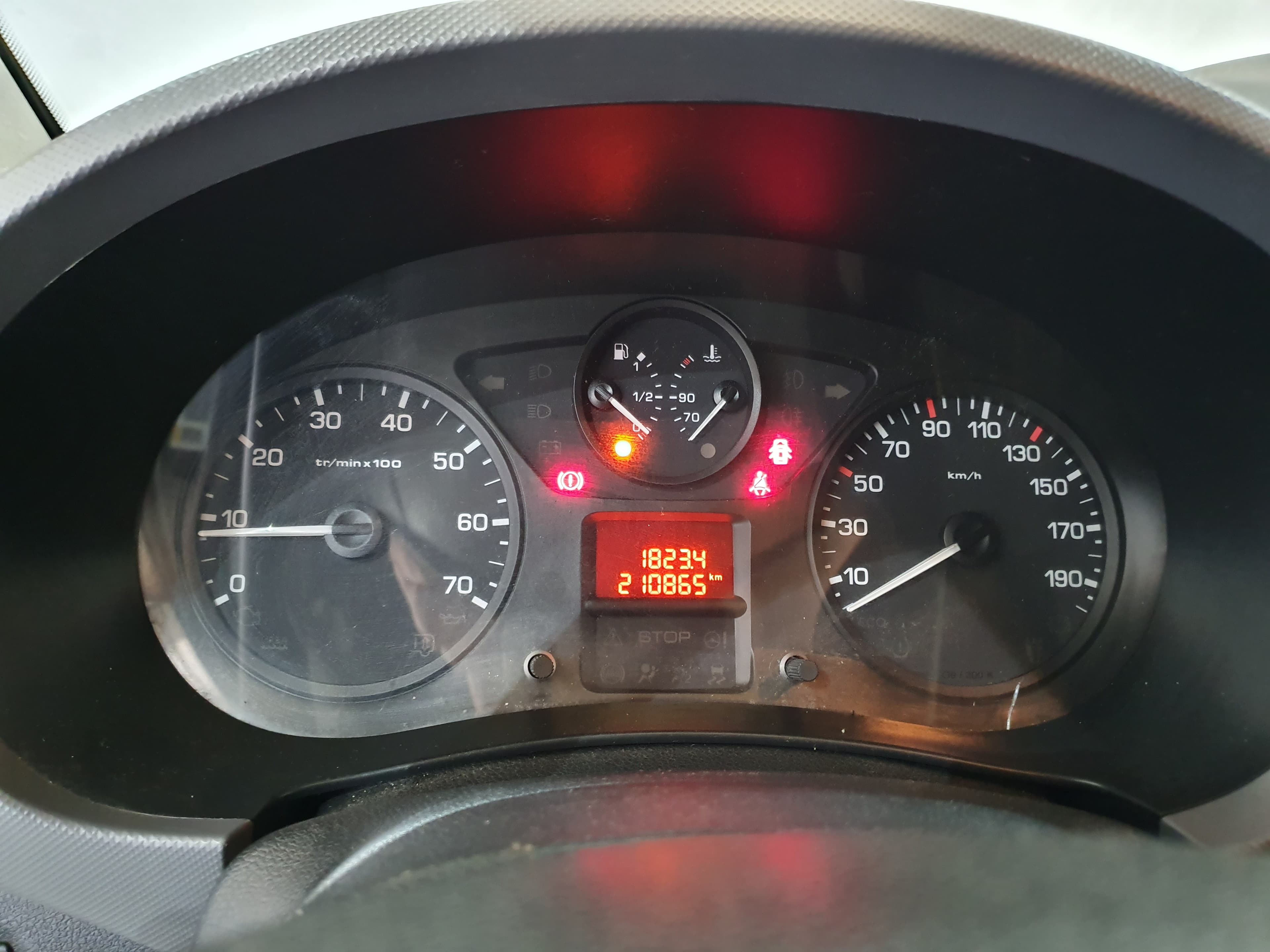 Peugeot Partner 1.6 Blue HDI · Ano 2017 — image 33