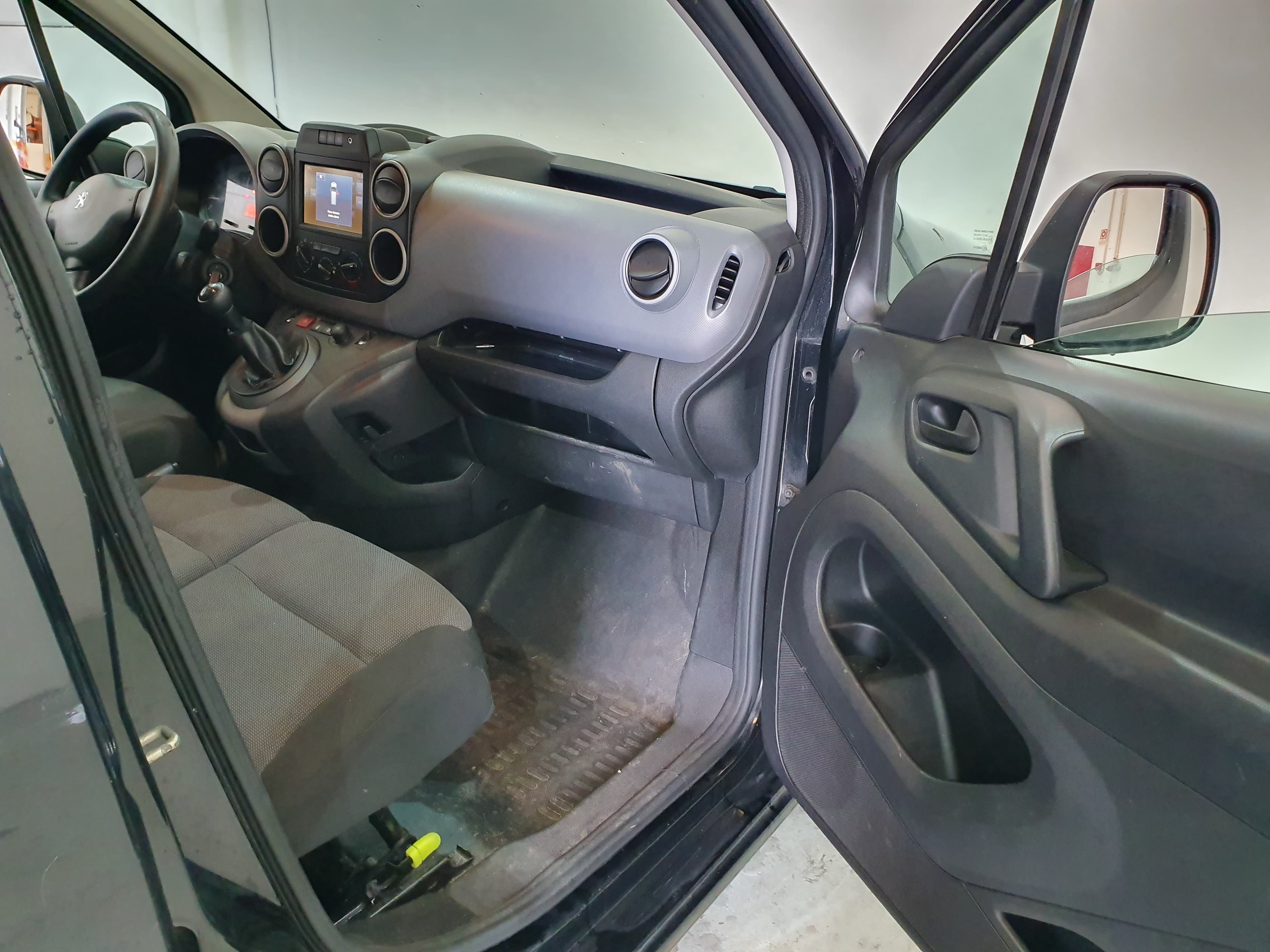 Peugeot Partner 1.6 Blue HDI · Ano 2017 — image 21