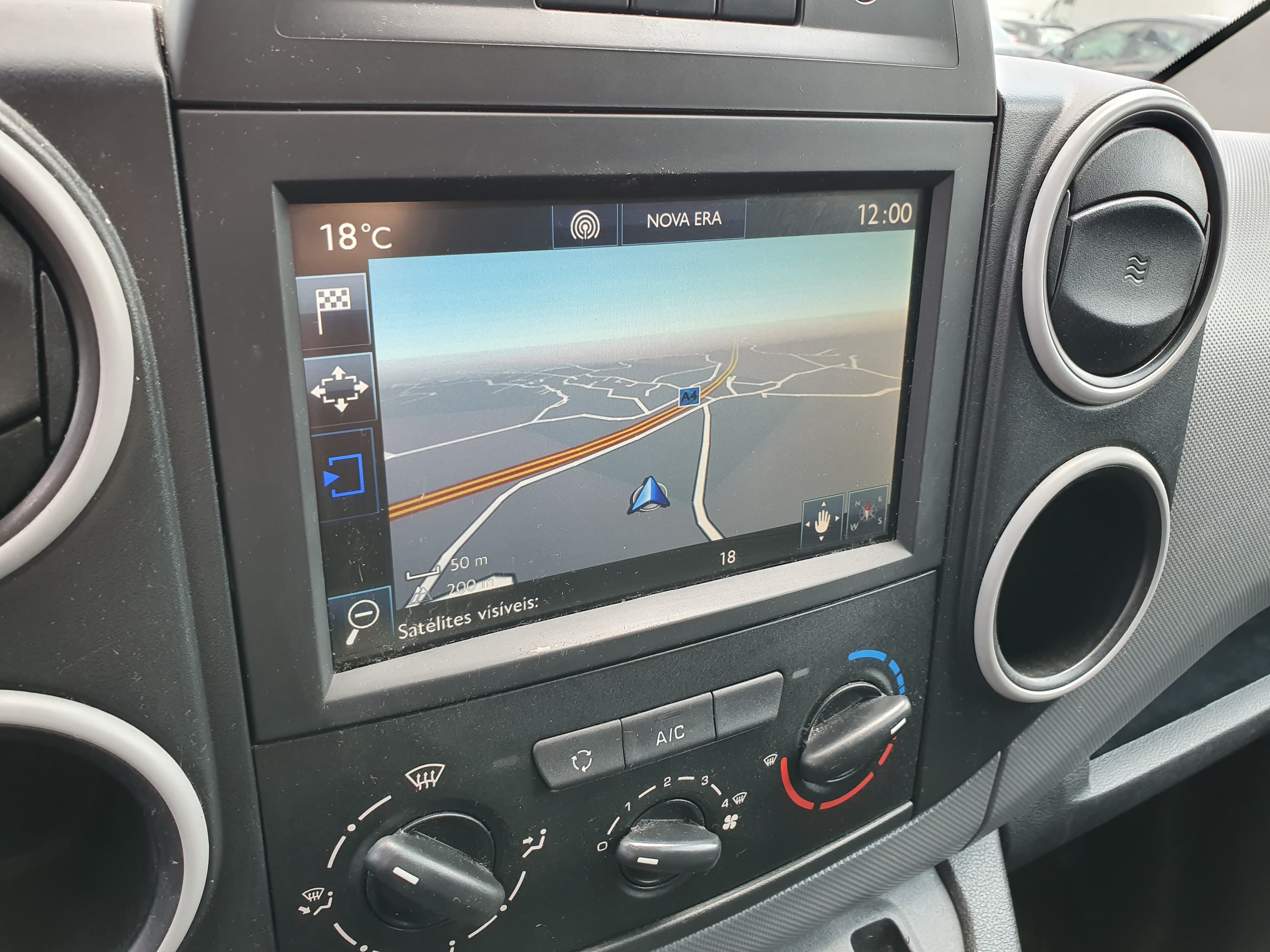 Peugeot Partner 1.6 Blue HDI · Ano 2017 — image 29