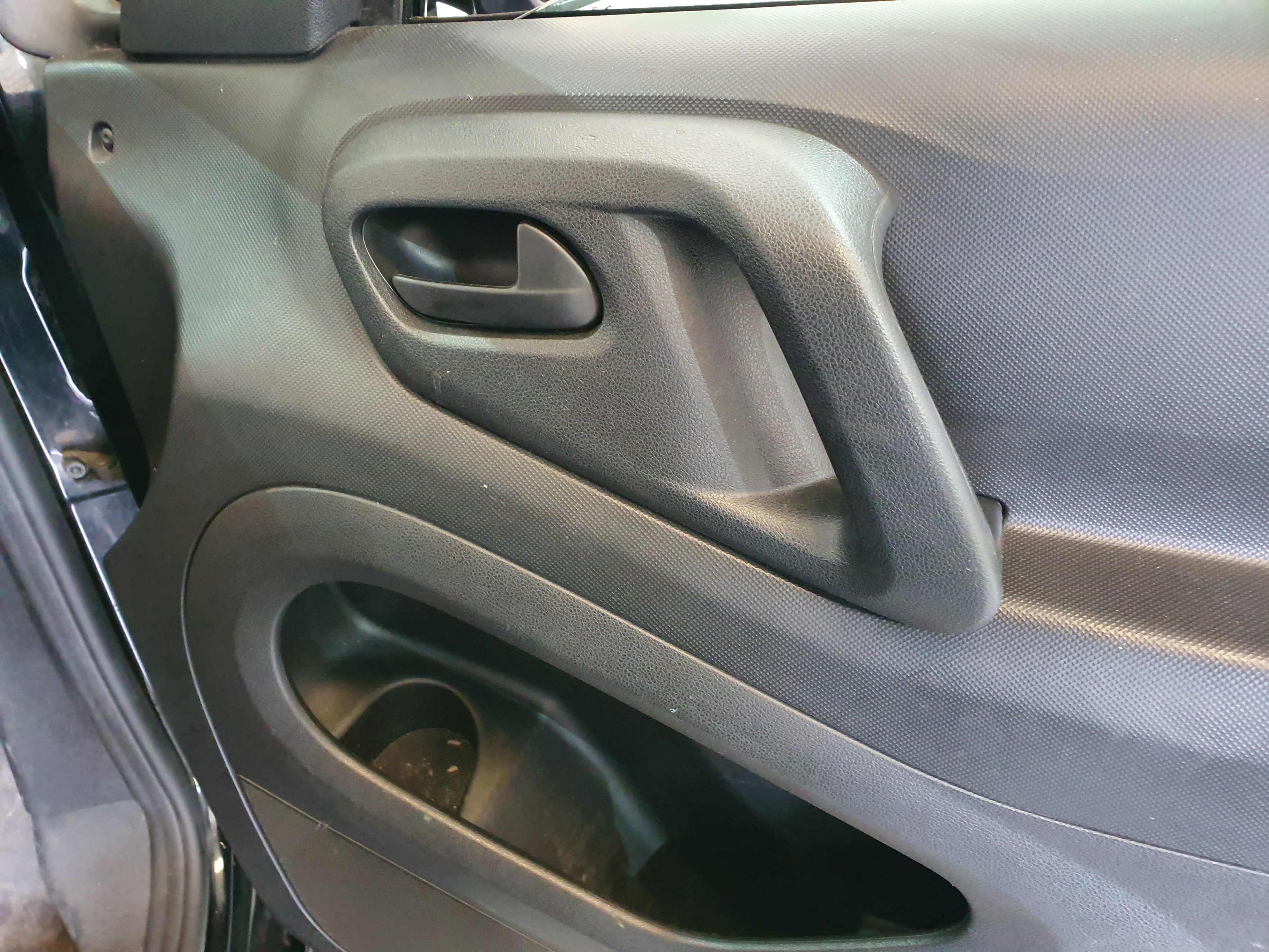 Peugeot Partner 1.6 Blue HDI · Ano 2017 — image 22