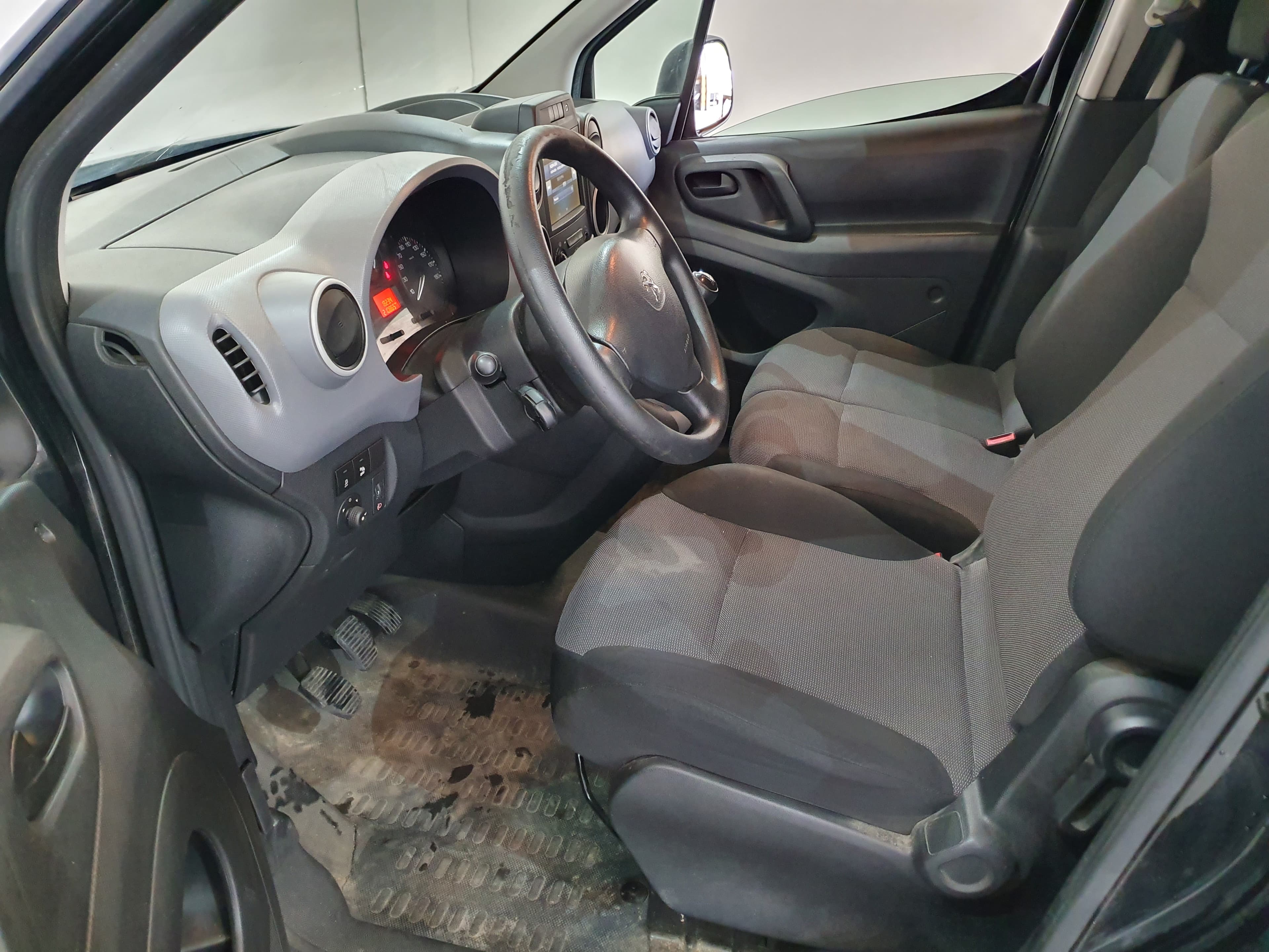 Peugeot Partner 1.6 Blue HDI · Ano 2017 — image 25