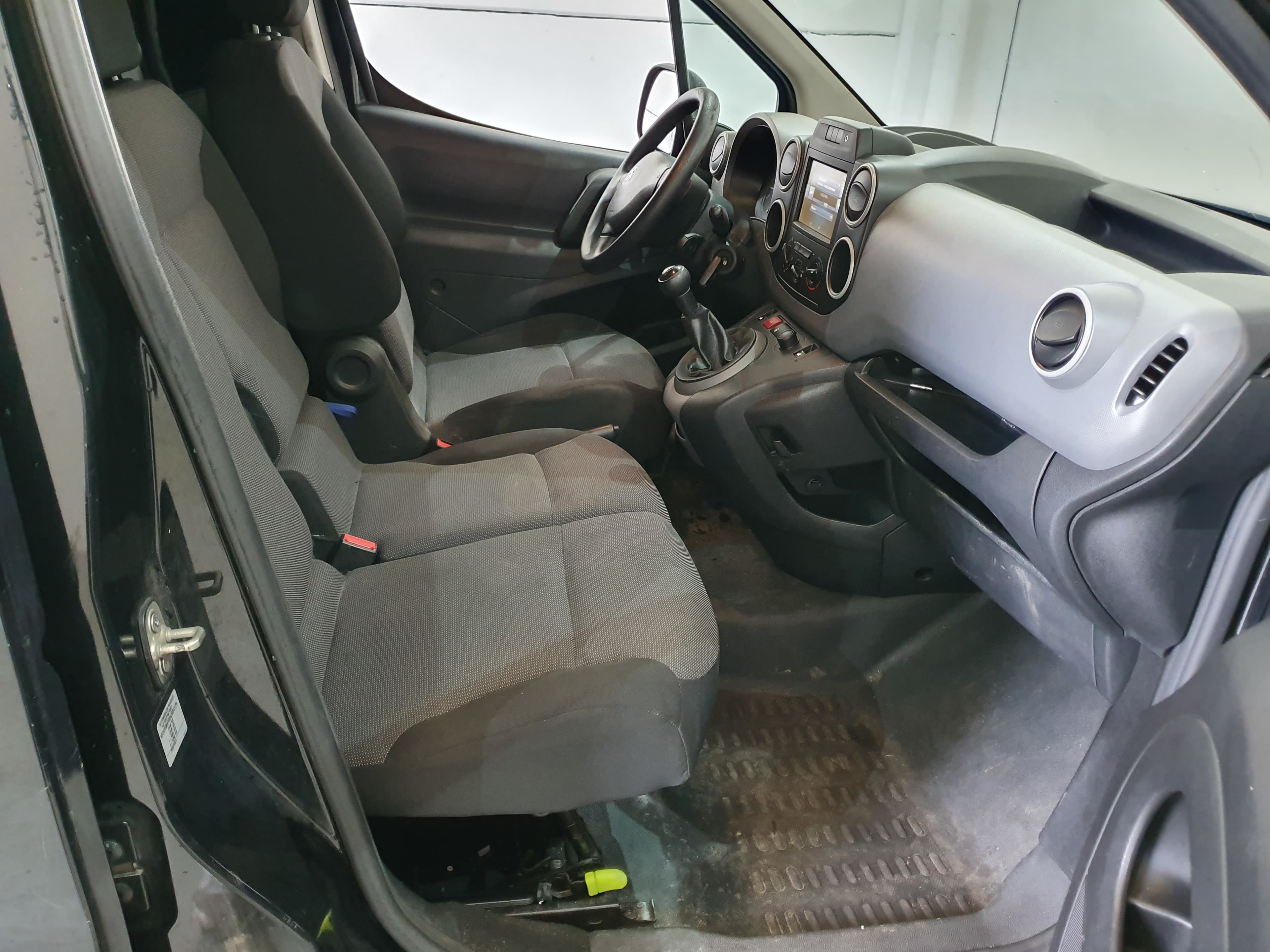 Peugeot Partner 1.6 Blue HDI · Ano 2017 — image 23