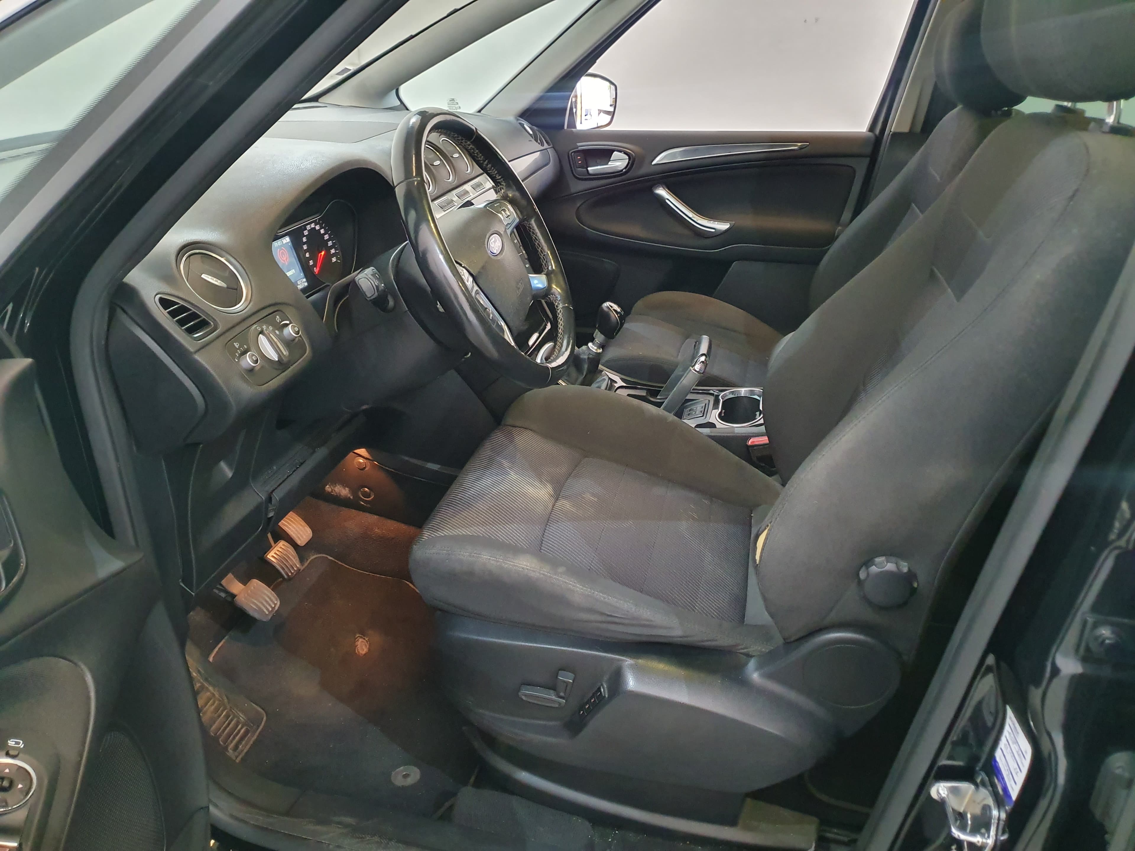 Ford Focus S-Max 2.0 TDCI · Ano 2013 — imagen 32
