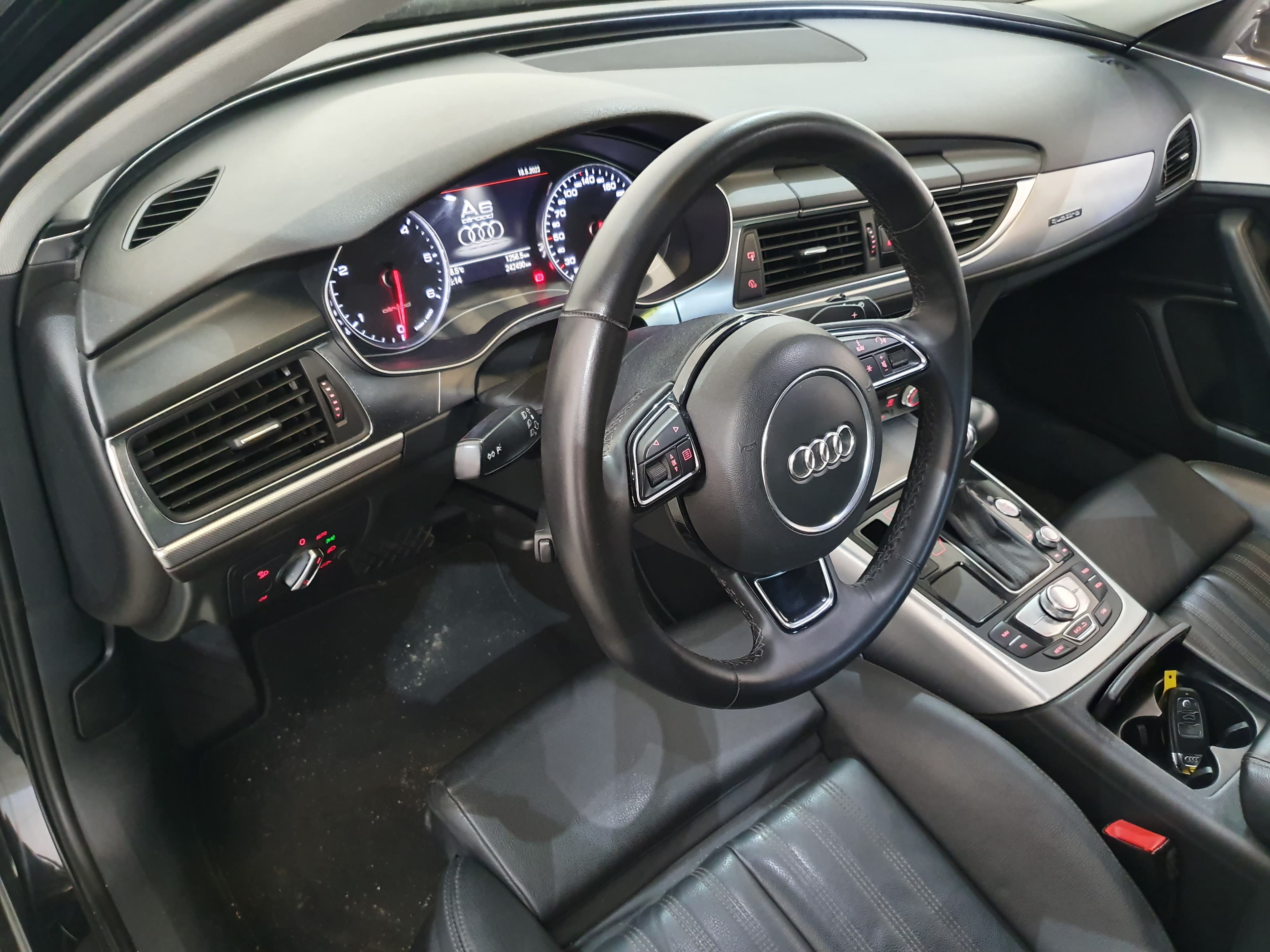 Audi A6 3.0 TDI Allroad · Ano 2013 — imagem 32
