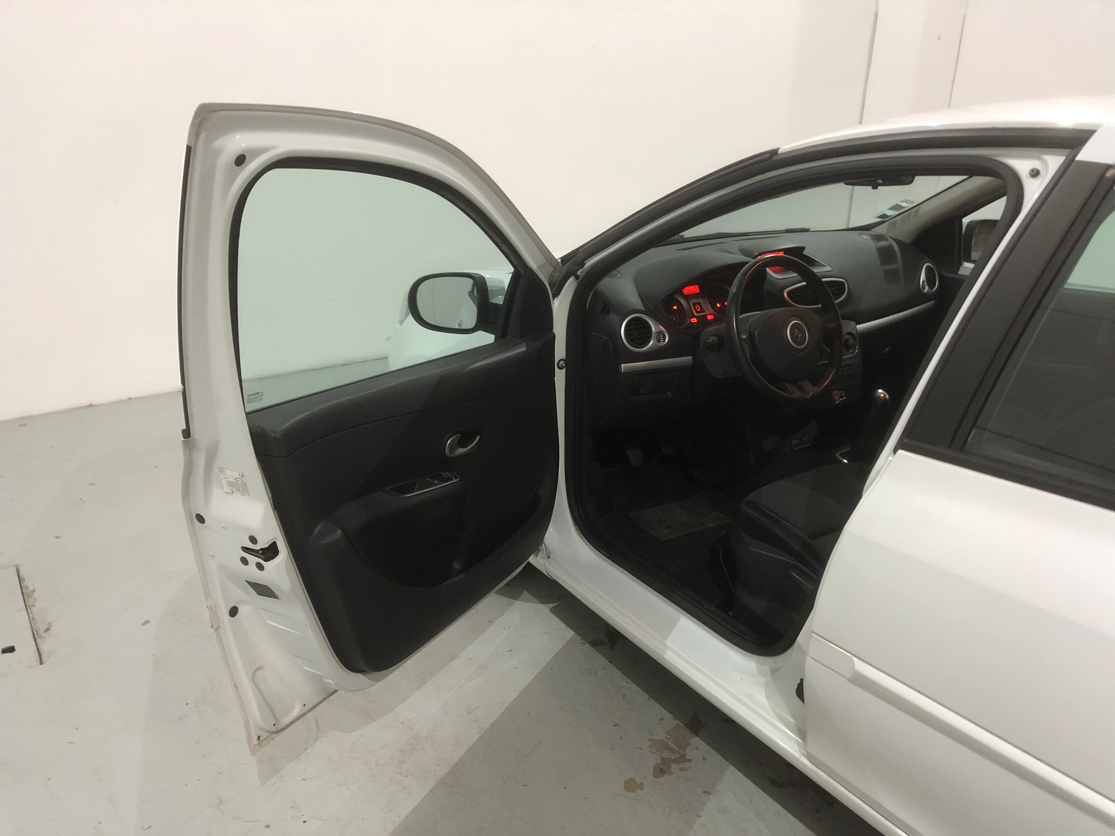 Renault Clio 1.5 DCI · Ano 2012 — imagem 19
