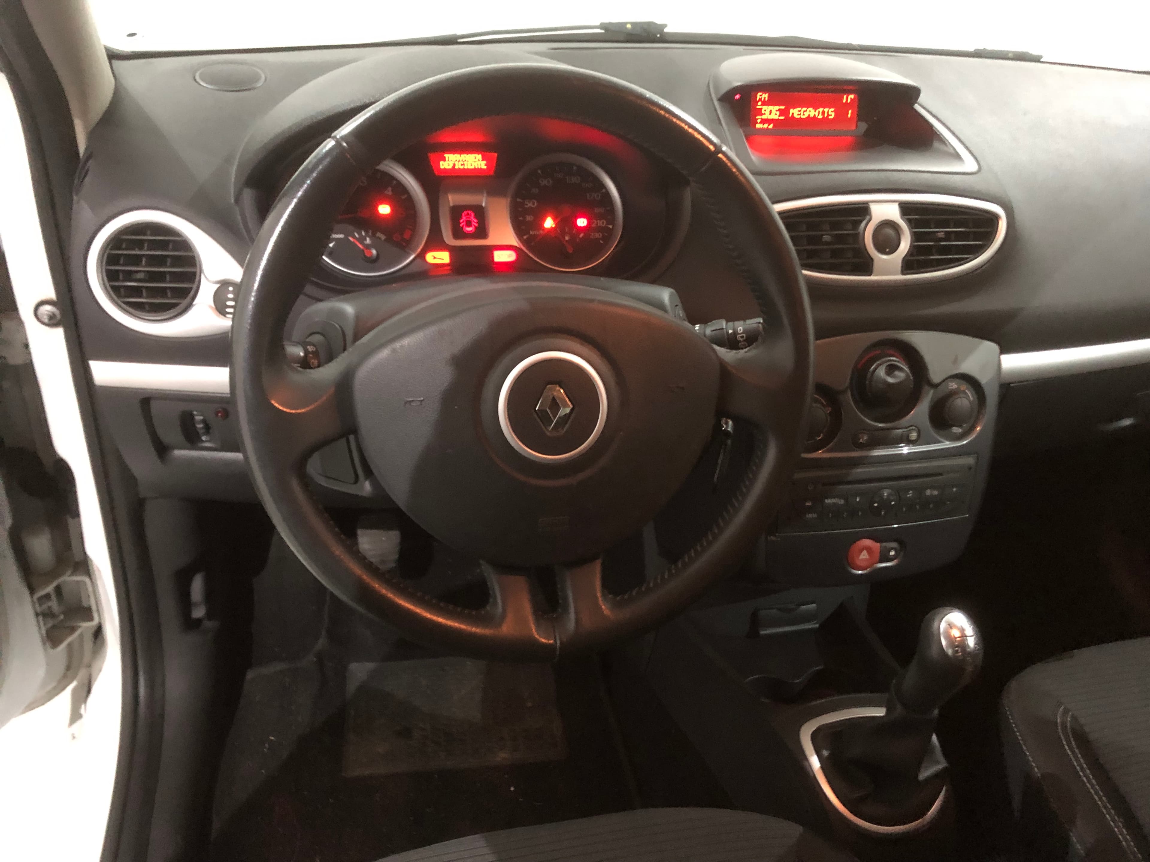 Renault Clio 1.5 DCI · Ano 2012 — imagem 21