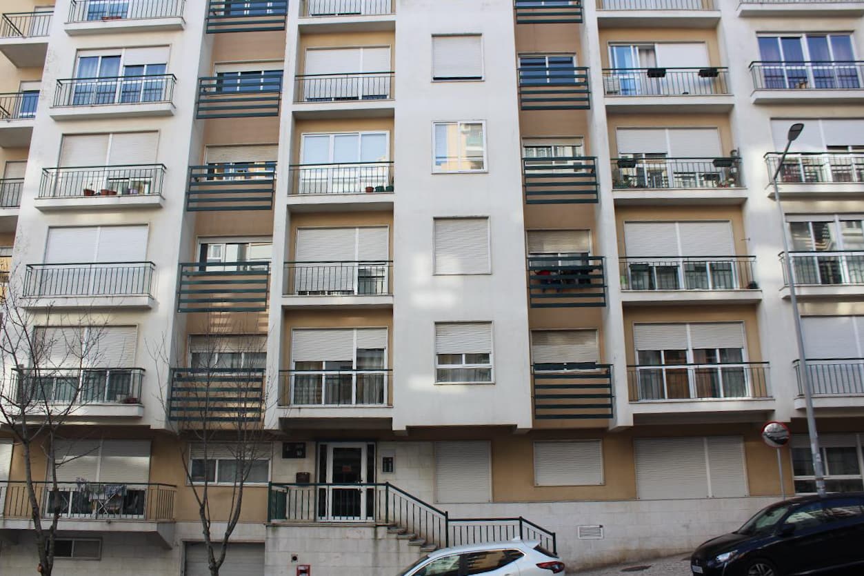 Apartamento T3 c/ 2 Lugares de Garagem · Sintra — imagem 3