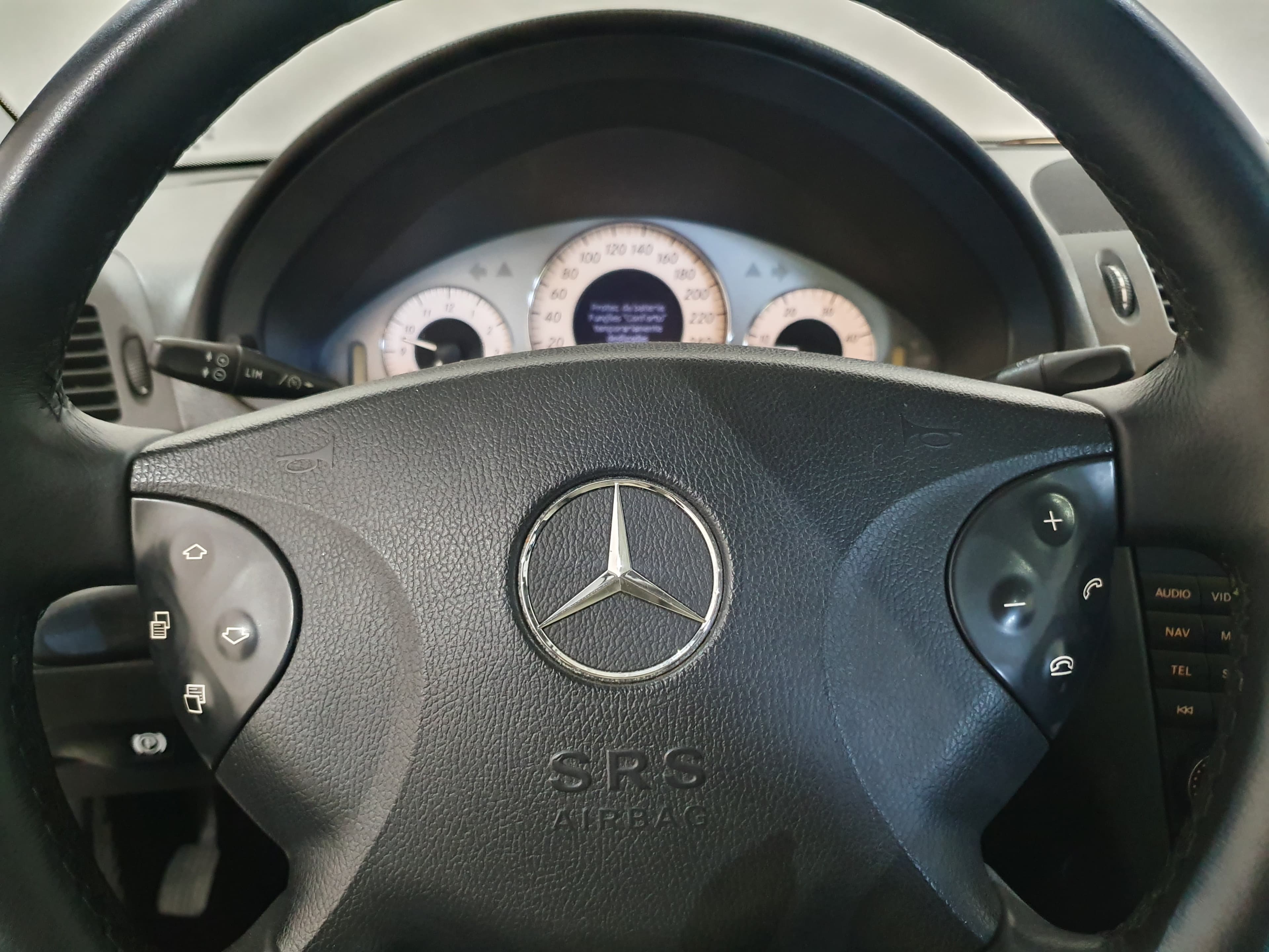 Mercedes-Benz E220 CDI · Ano 2006 — image 36