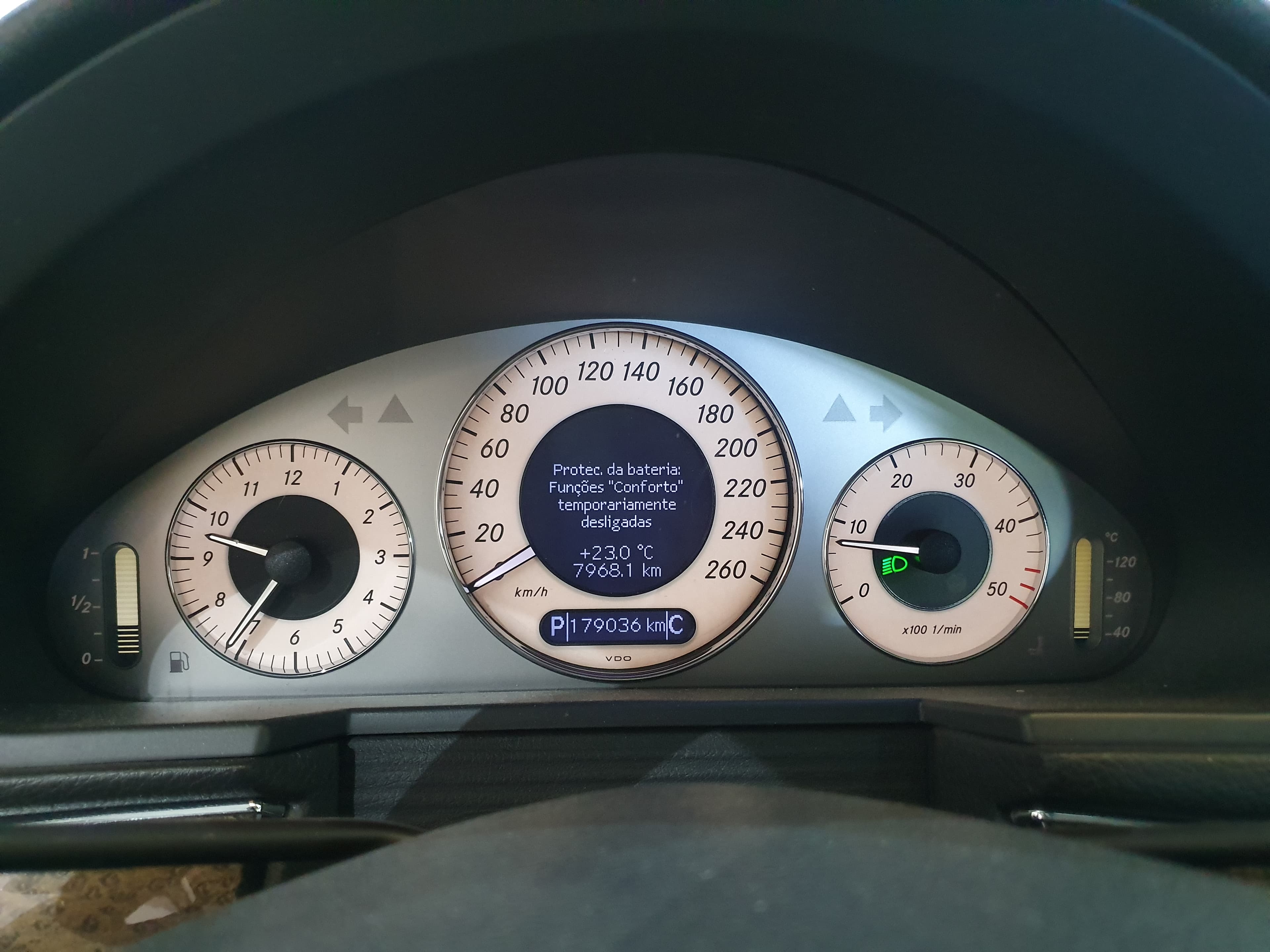 Mercedes-Benz E220 CDI · Ano 2006 — image 37