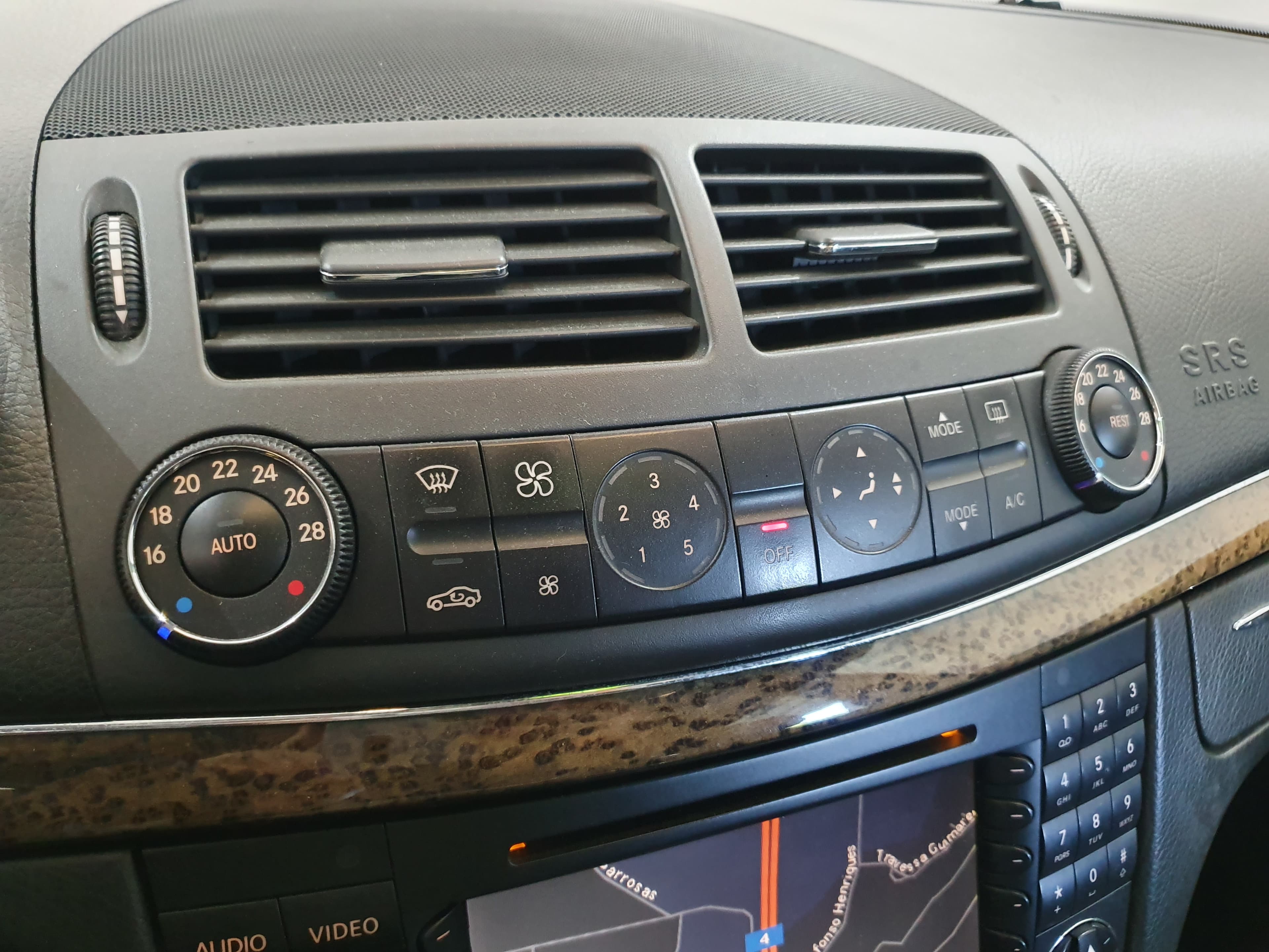 Mercedes-Benz E220 CDI · Ano 2006 — image 32