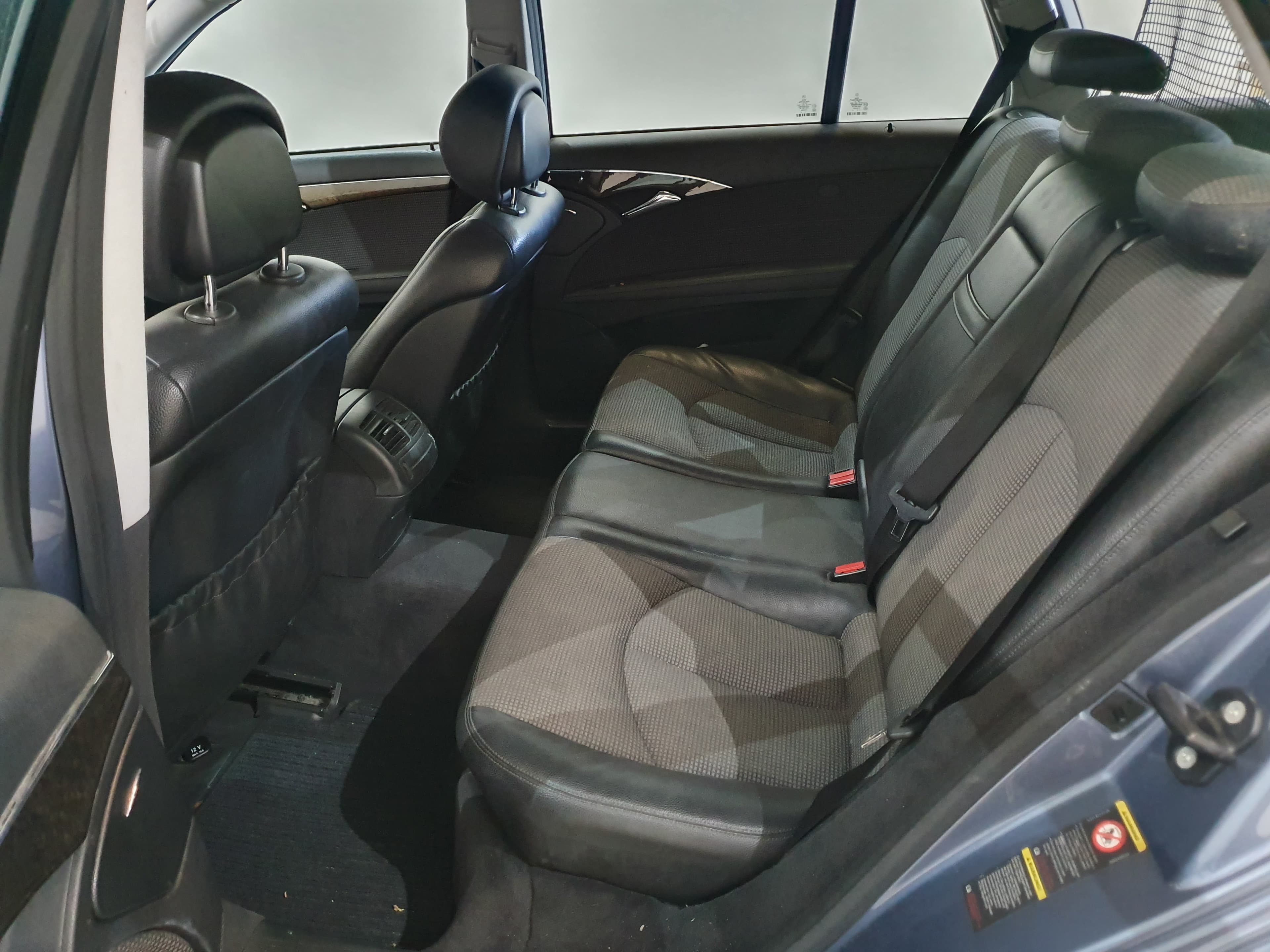 Mercedes-Benz E220 CDI · Ano 2006 — image 26