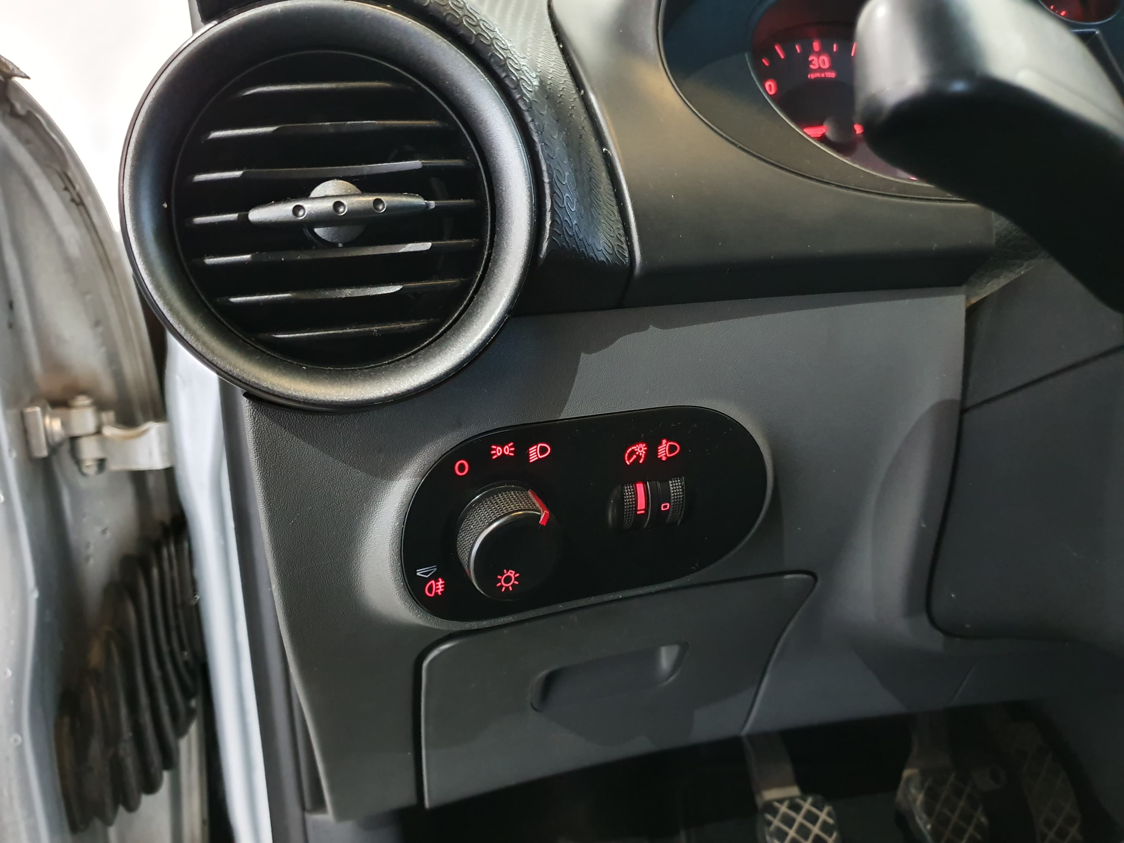 Seat Ibiza 1.4 TDI · Ano 2006 — image 36