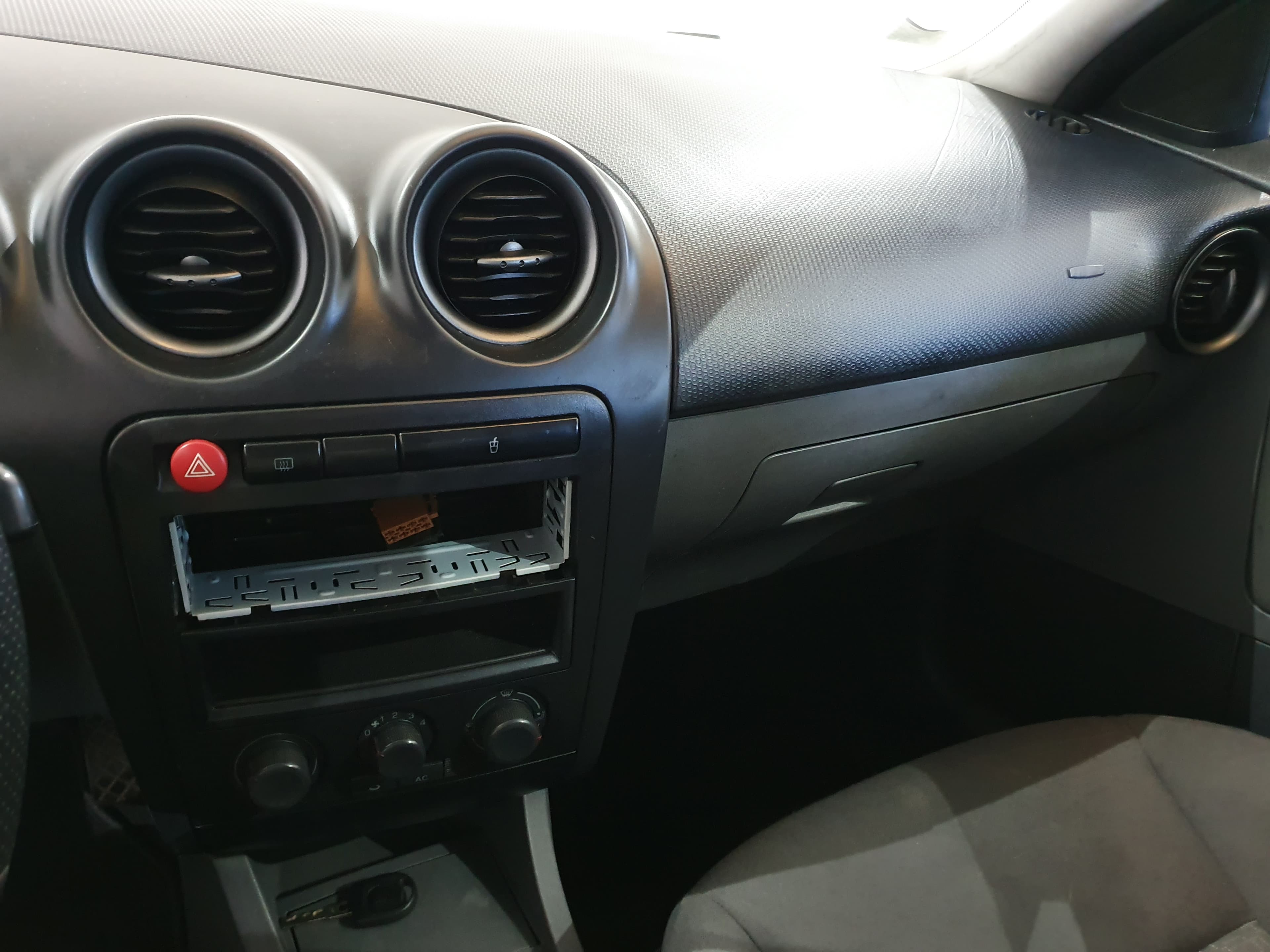 Seat Ibiza 1.4 TDI · Ano 2006 — image 34