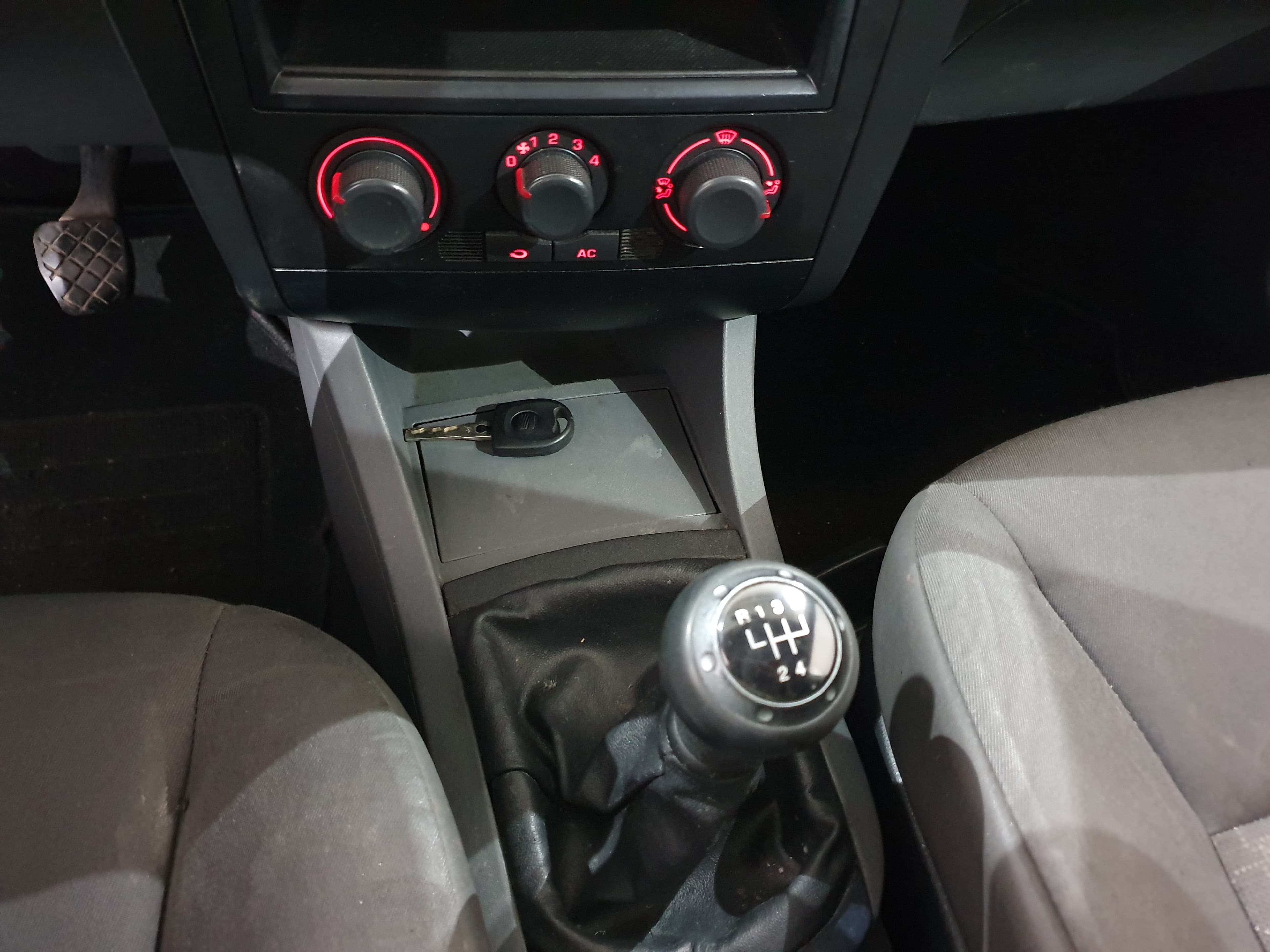 Seat Ibiza 1.4 TDI · Ano 2006 — image 32