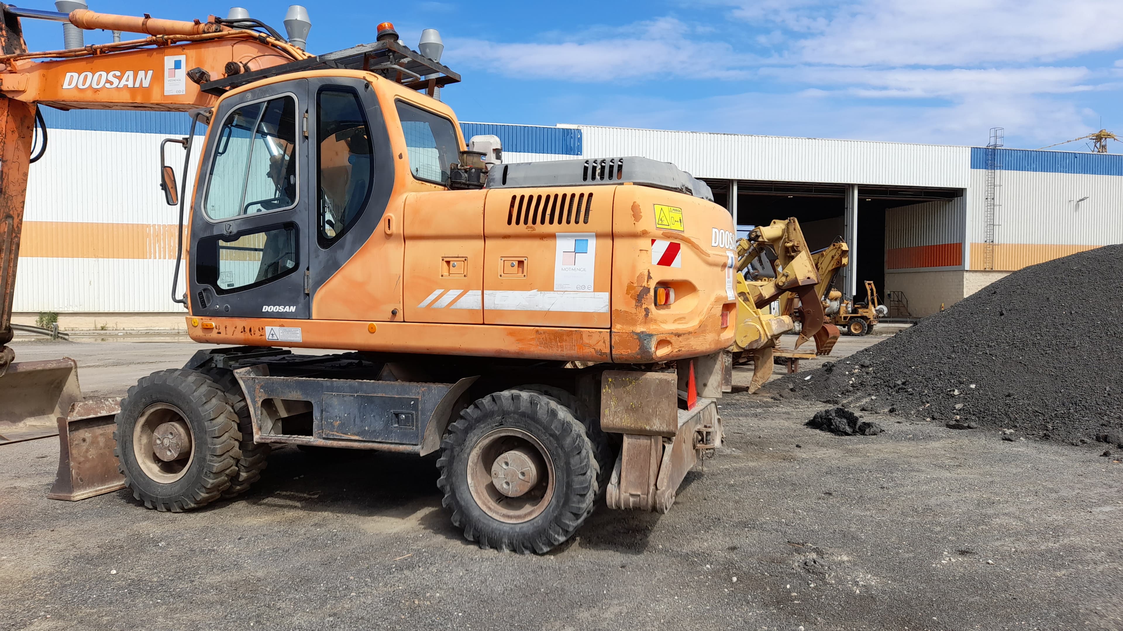 Escavadora de pneus Dossan DX190 — imagem 4