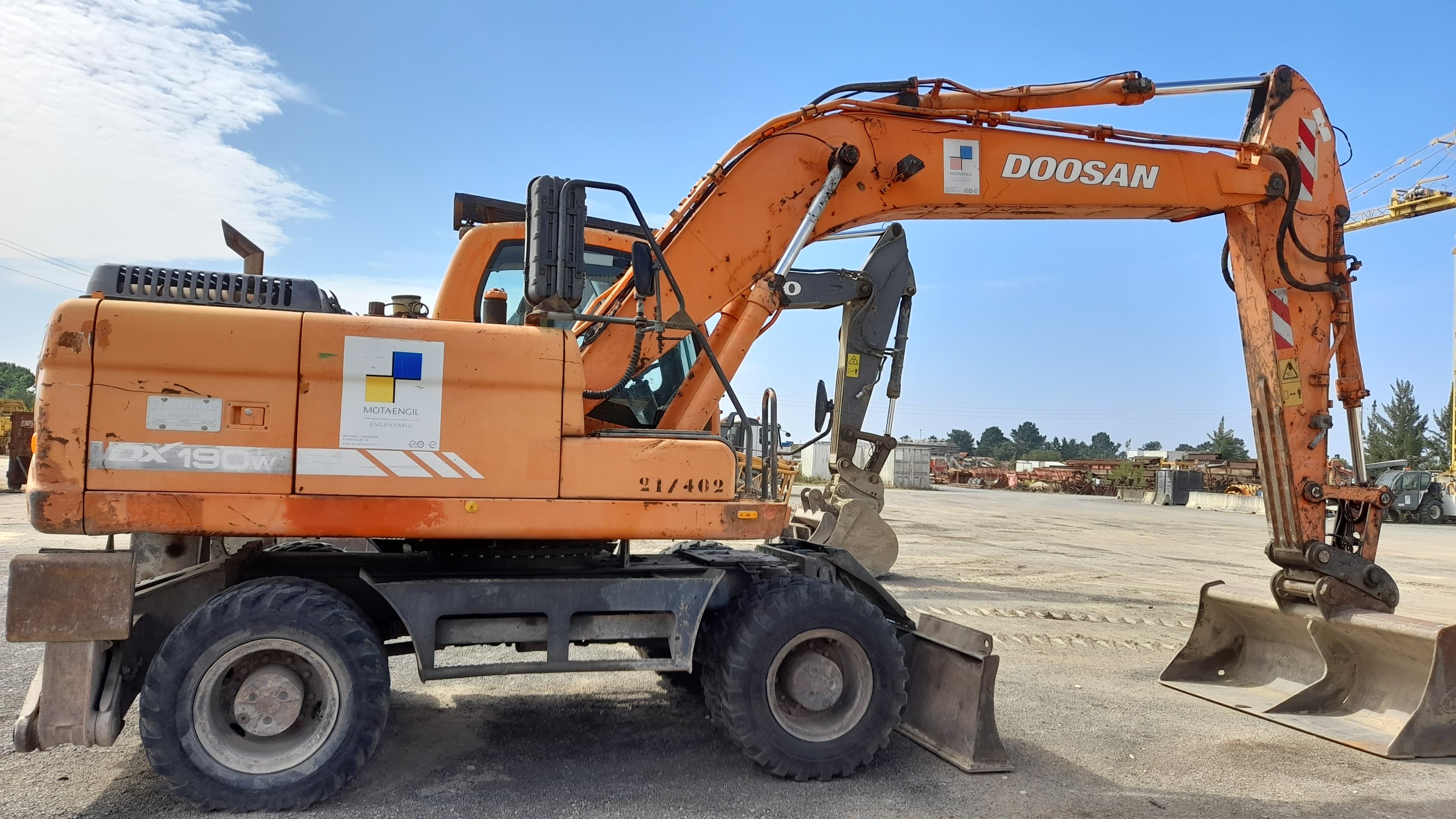 Escavadora de pneus Dossan DX190 — imagem 8