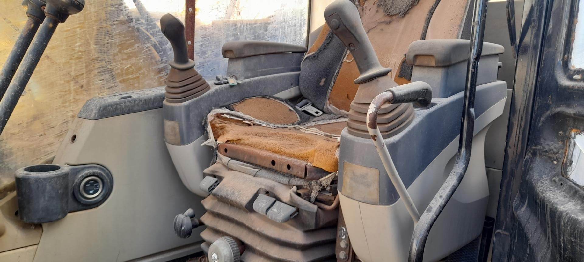 Escavadora de Rastos CAT 312 C — imagem 20