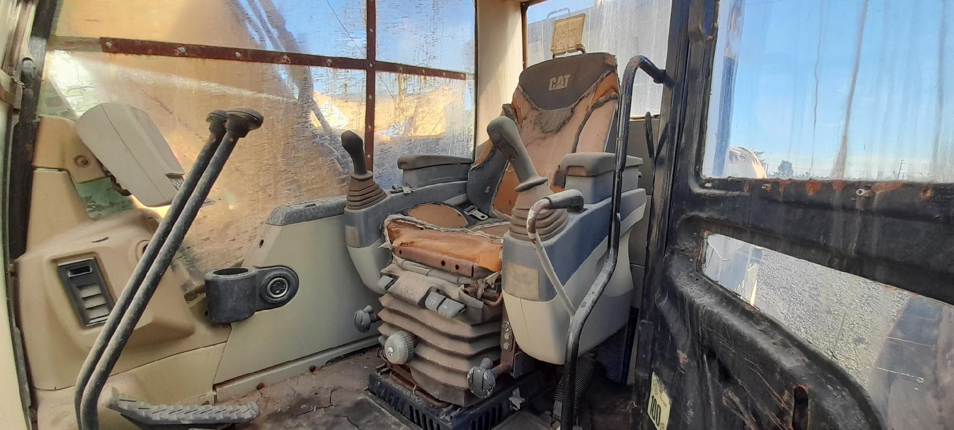 Escavadora de Rastos CAT 312 C — imagem 19