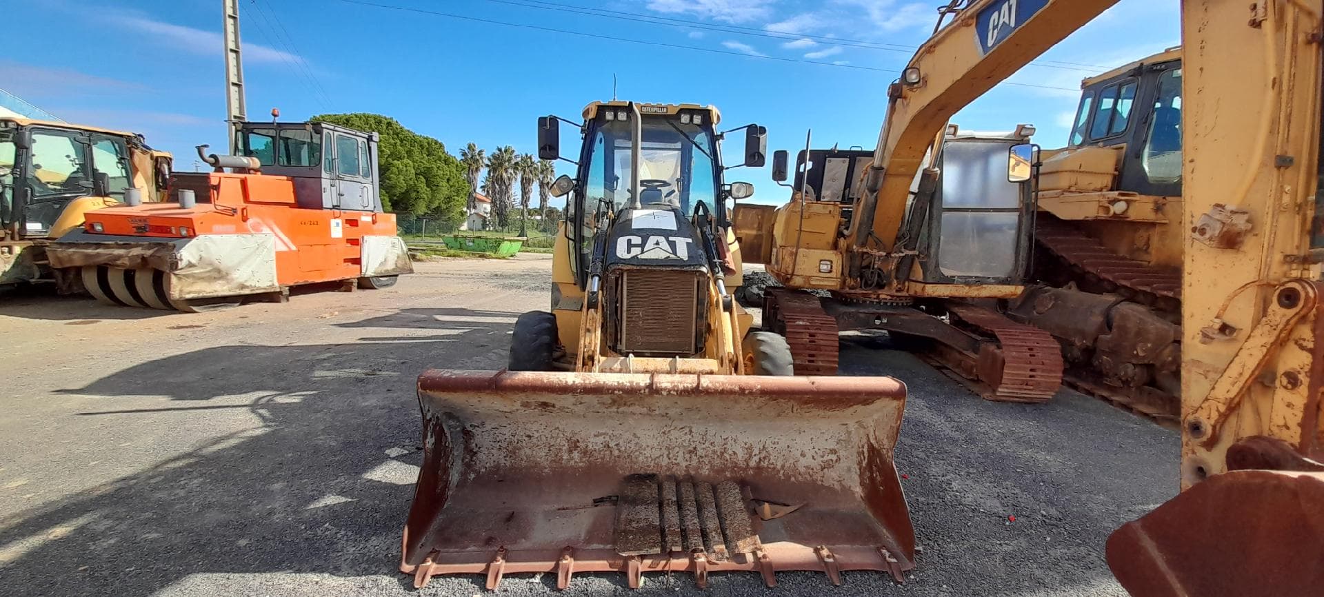 Retroescavadora de pneus CAT 428 E — image 2