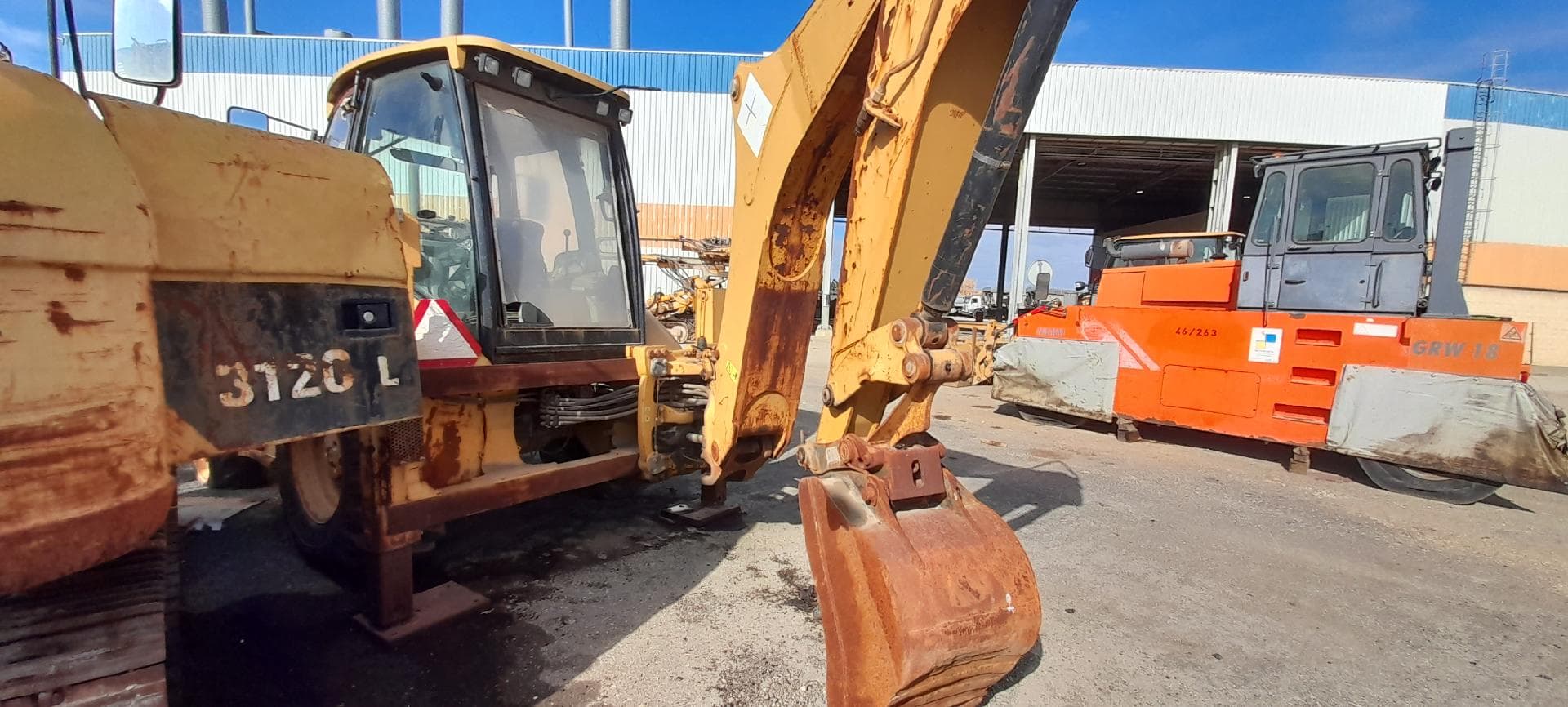 Retroescavadora de pneus CAT 428 E — image 7