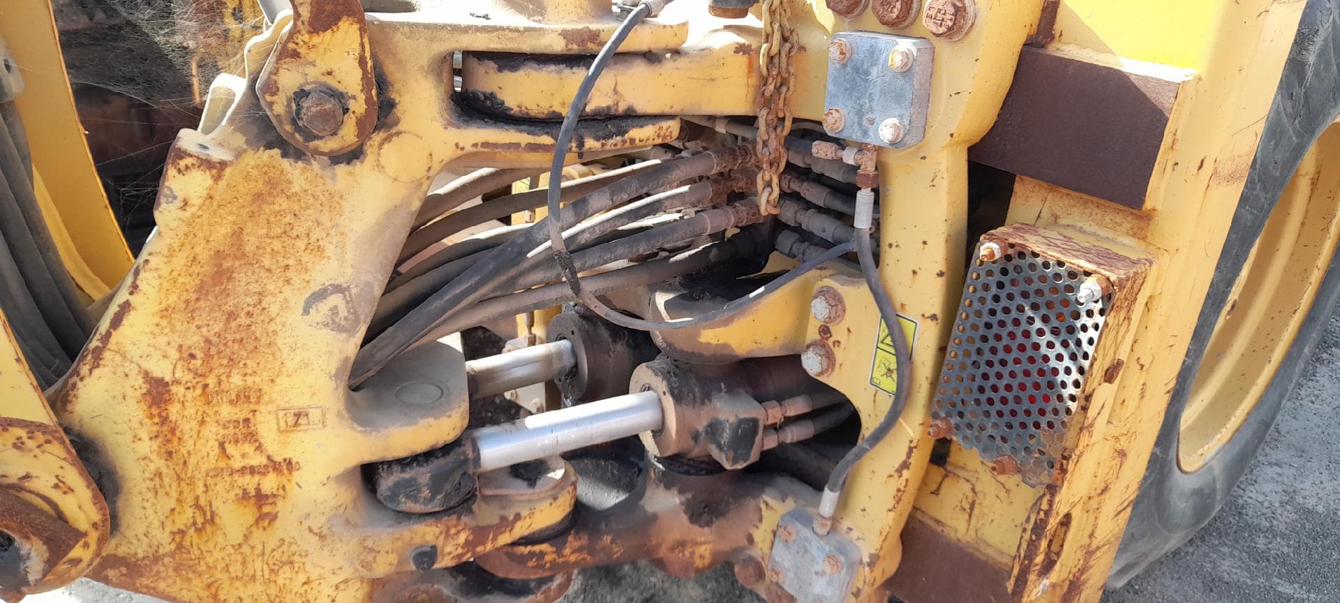 Retroescavadora de pneus CAT 428 E — image 9