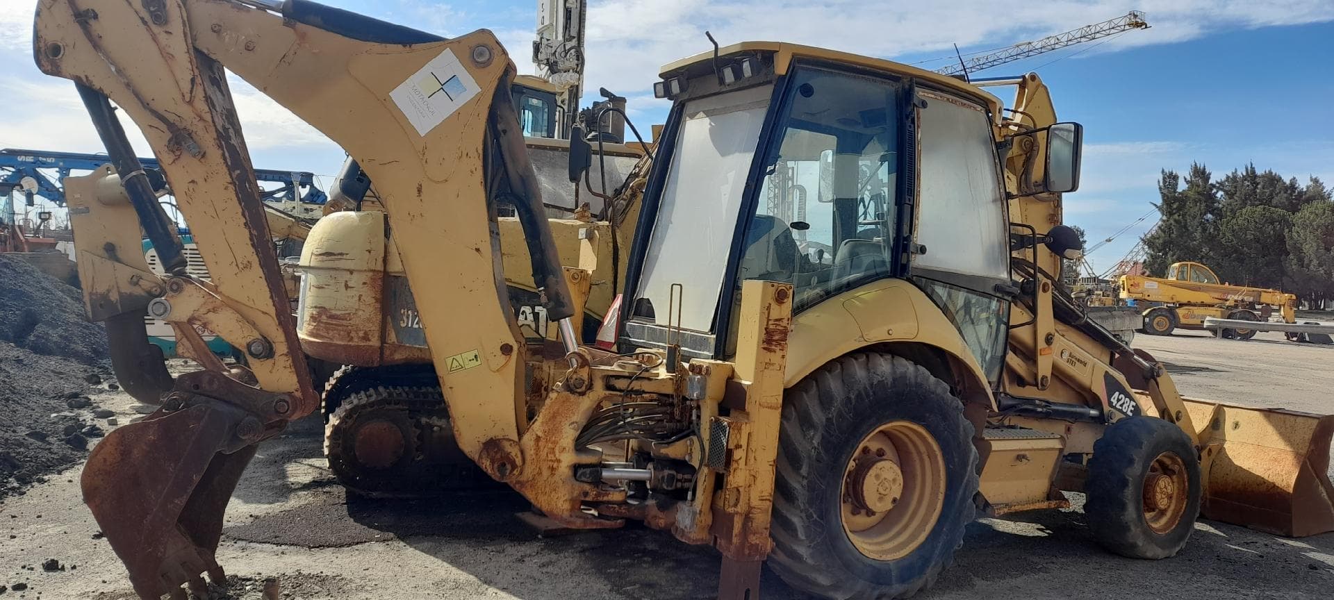 Retroescavadora de pneus CAT 428 E — image 3