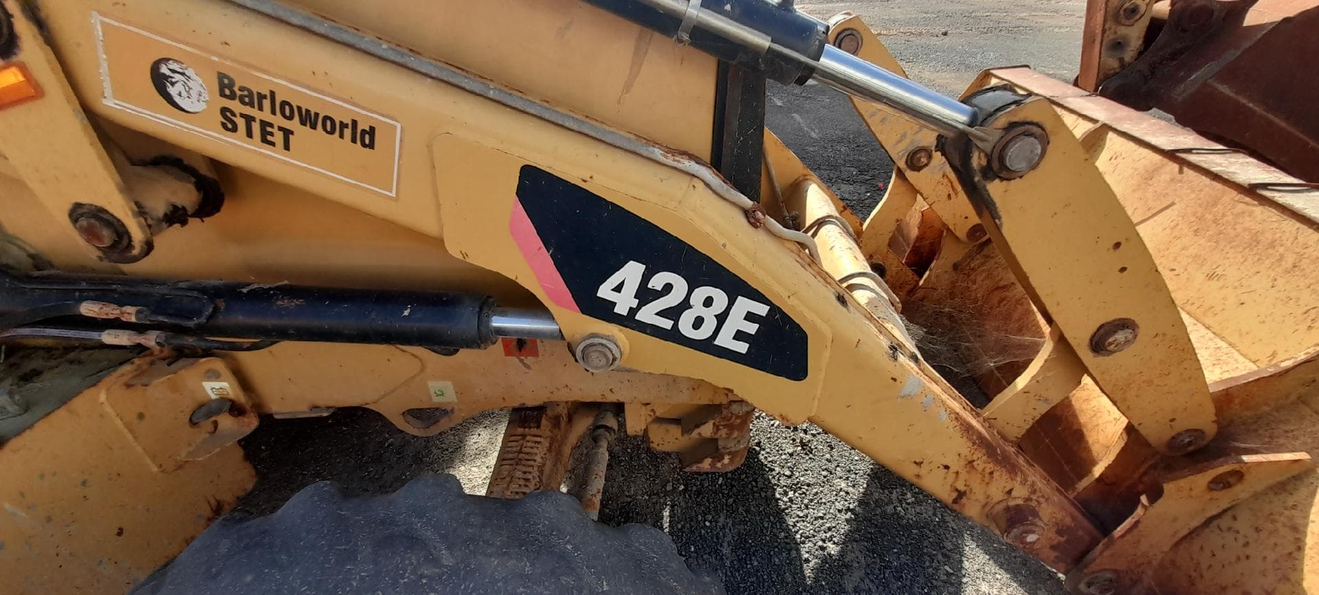 Retroescavadora de pneus CAT 428 E — image 8