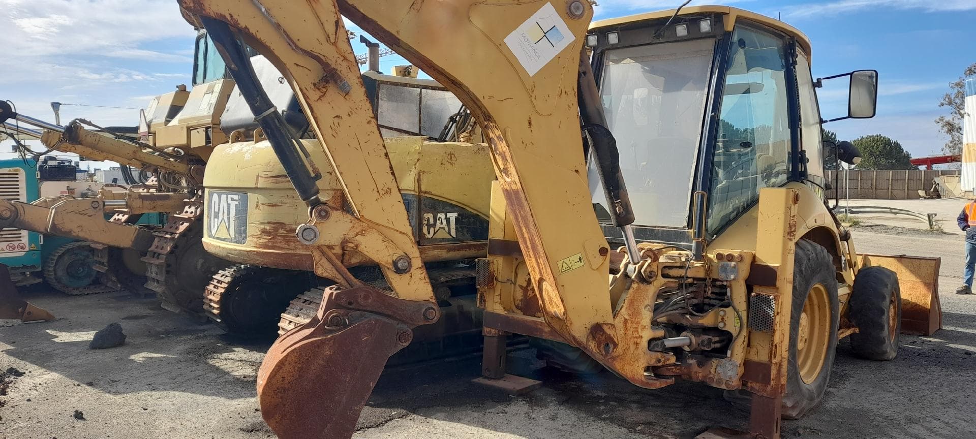 Retroescavadora de pneus CAT 428 E — image 11