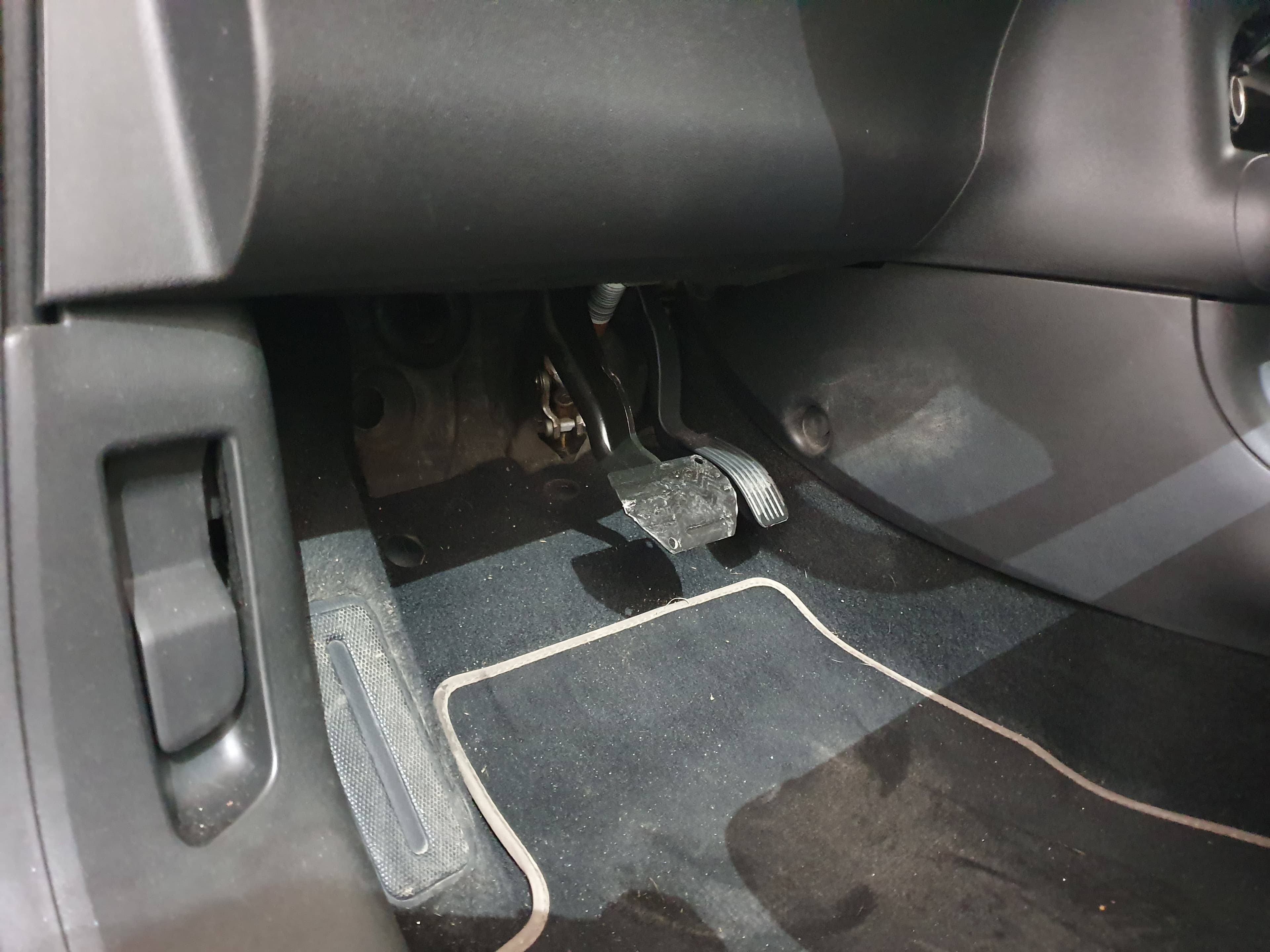 Citroën C4 1.6 HDI · Ano 2014 — imagen 32