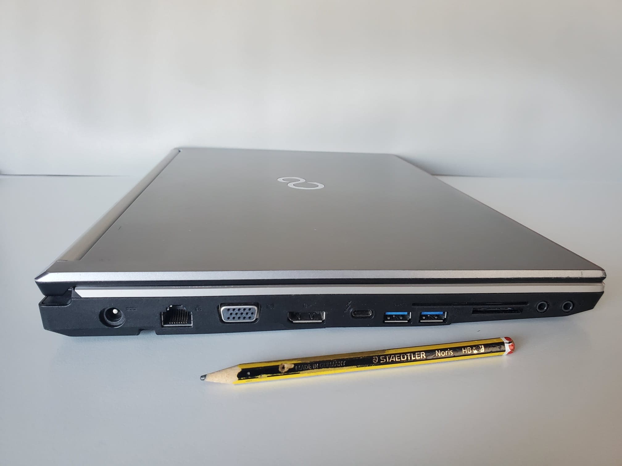 Portátil Fujitsu Celsius H770 — image 11
