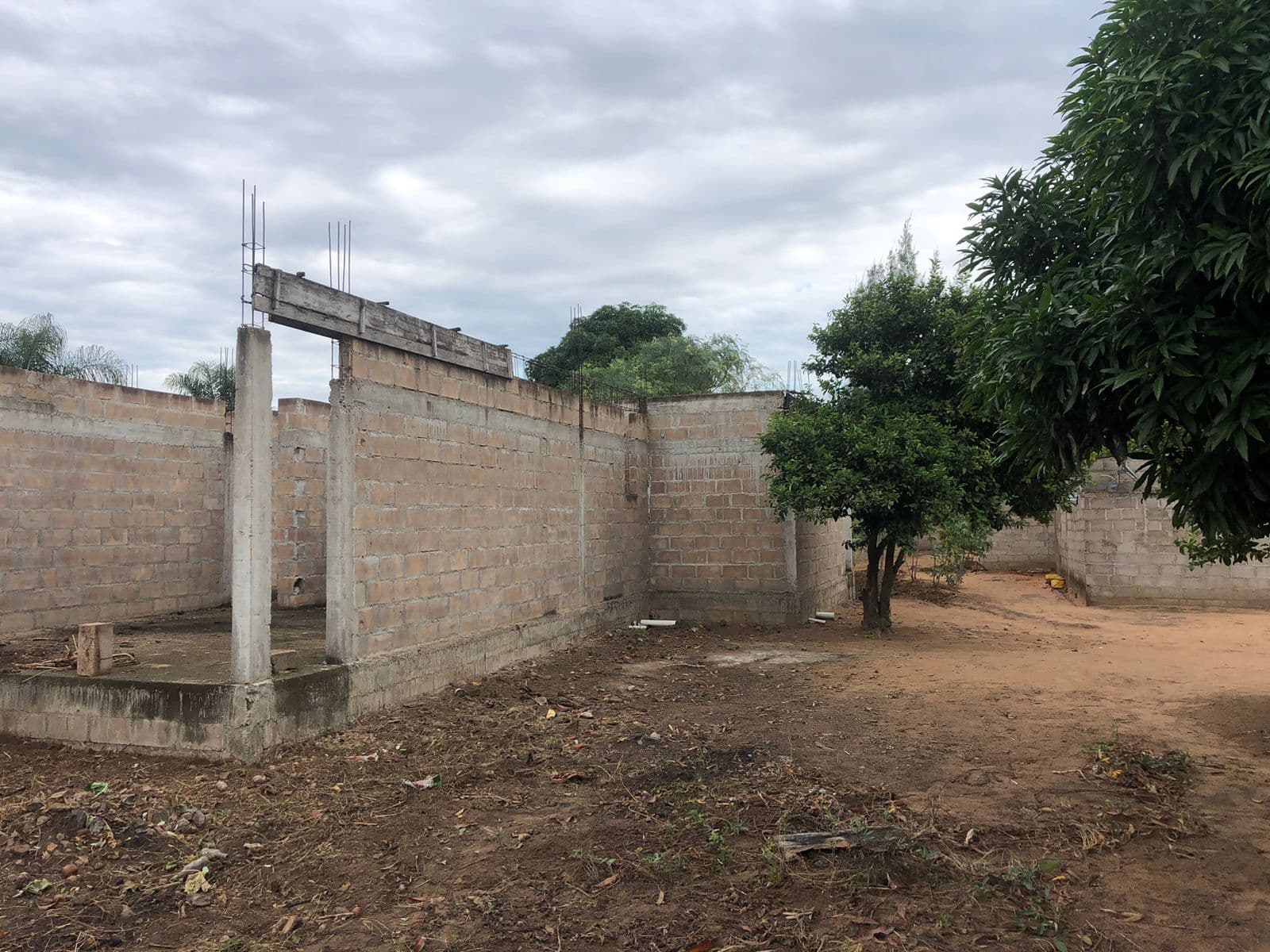 Casa T3 inacabada em terreno de 800m2 — imagen 2