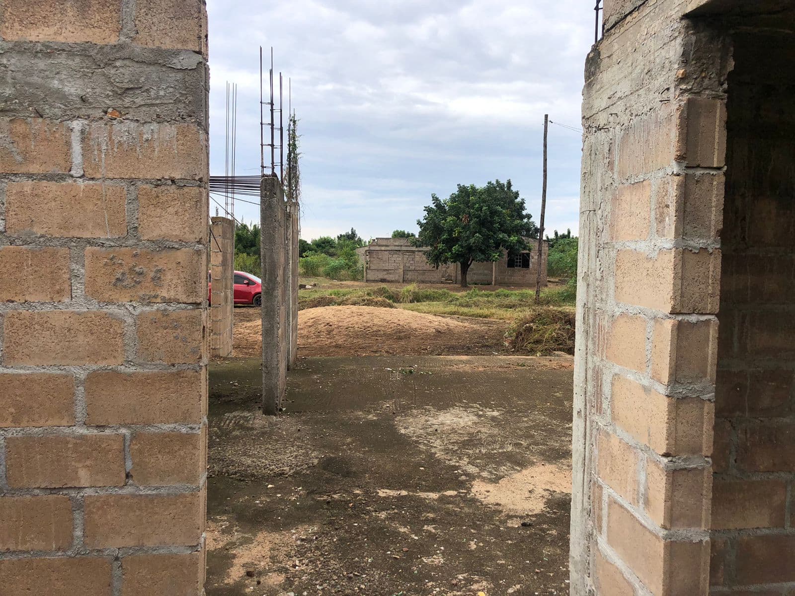 Casa T3 inacabada em terreno de 800m2 — imagen 9