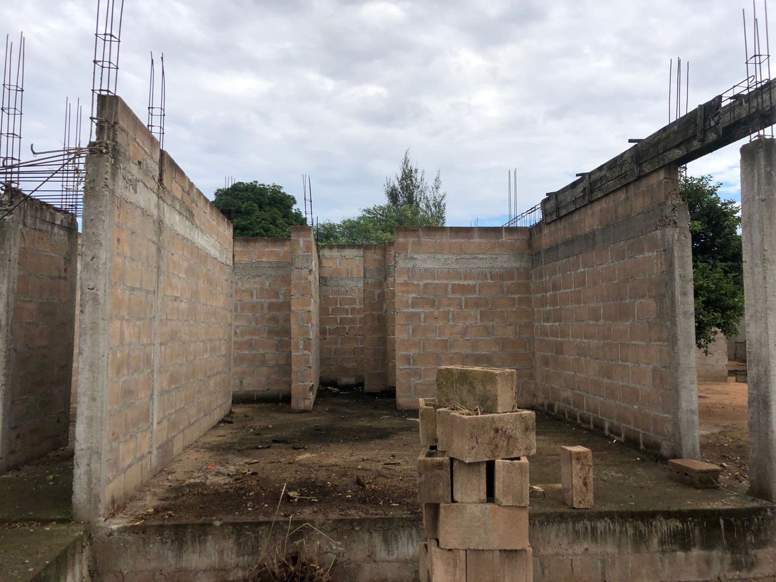 Casa T3 inacabada em terreno de 800m2 — imagen 11