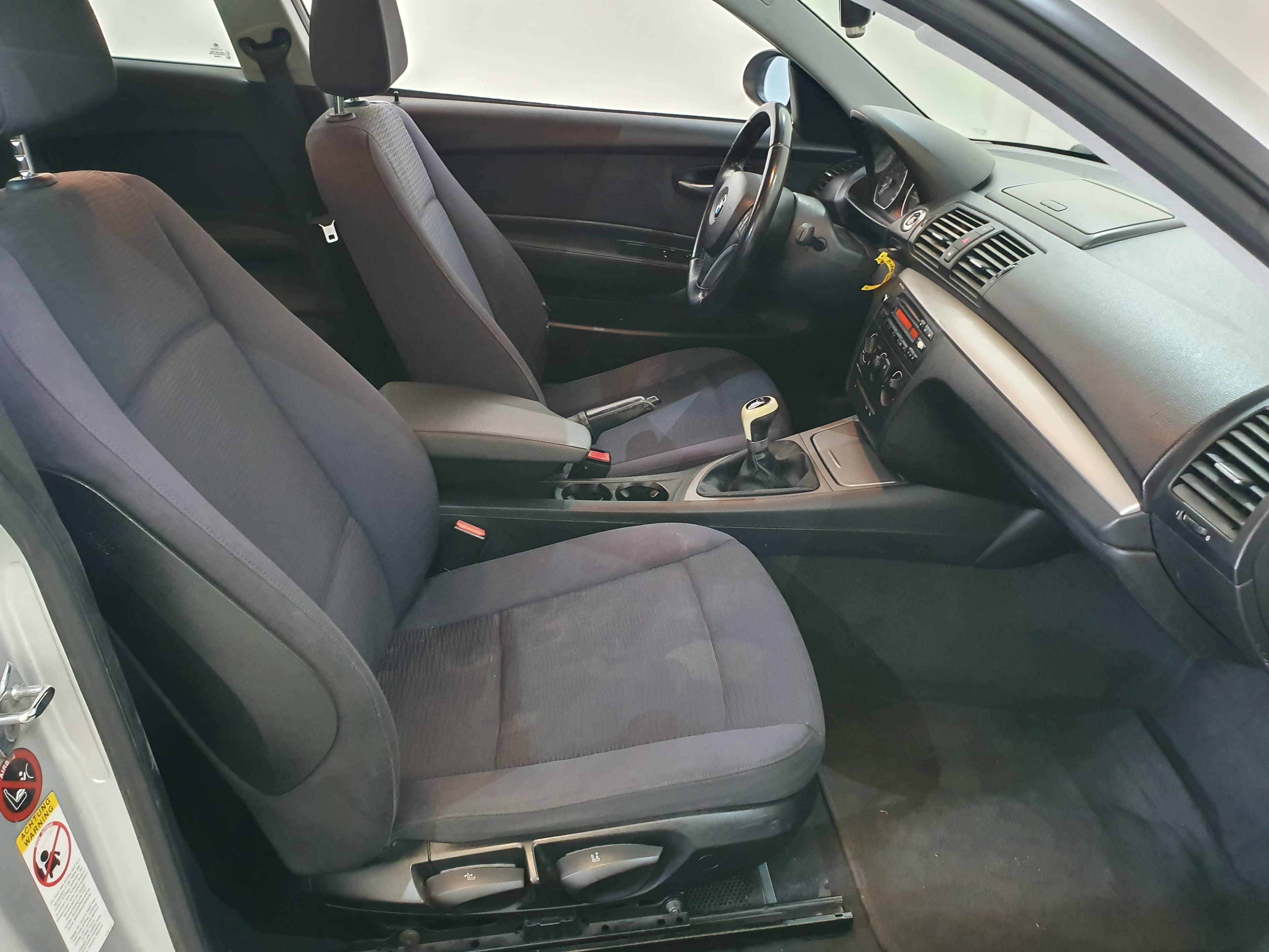 BMW 118 D · Ano 2007 — imagem 24