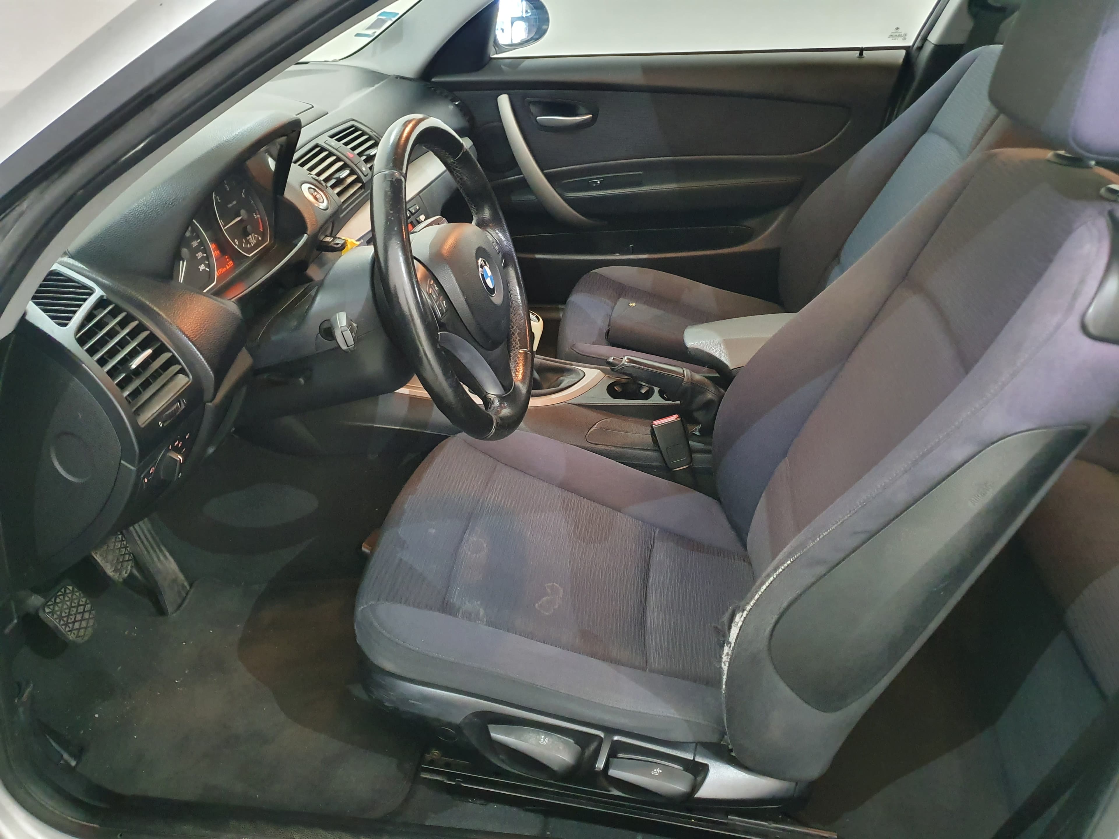 BMW 118 D · Ano 2007 — imagem 28