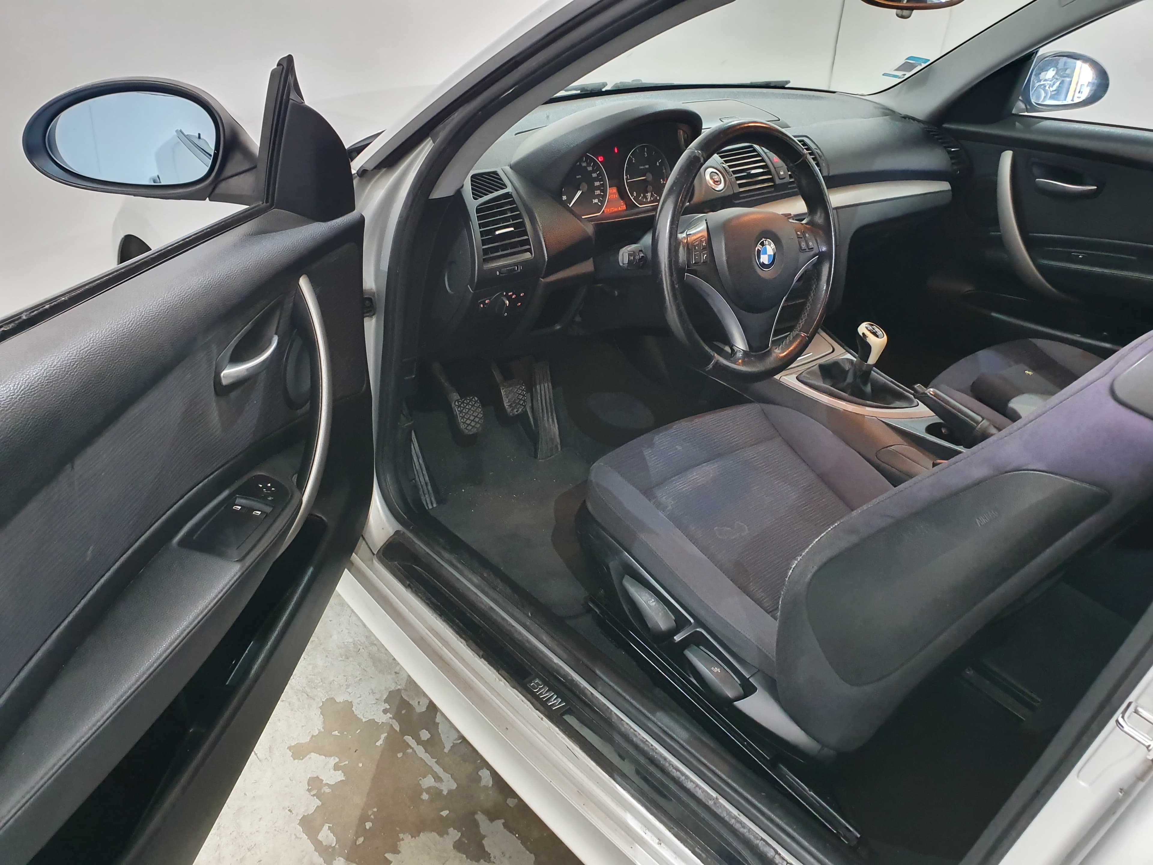 BMW 118 D · Ano 2007 — imagem 26