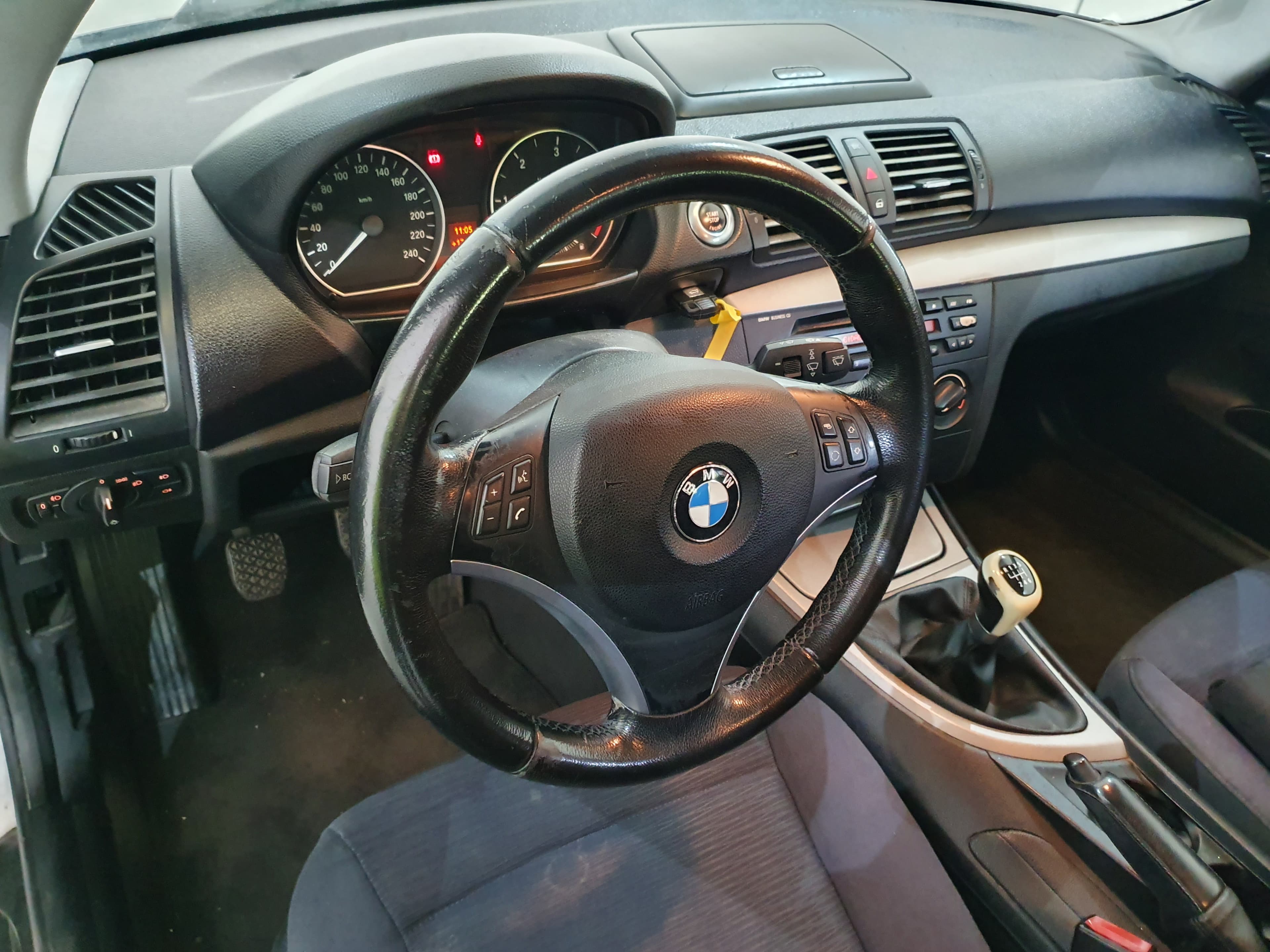 BMW 118 D · Ano 2007 — imagem 30