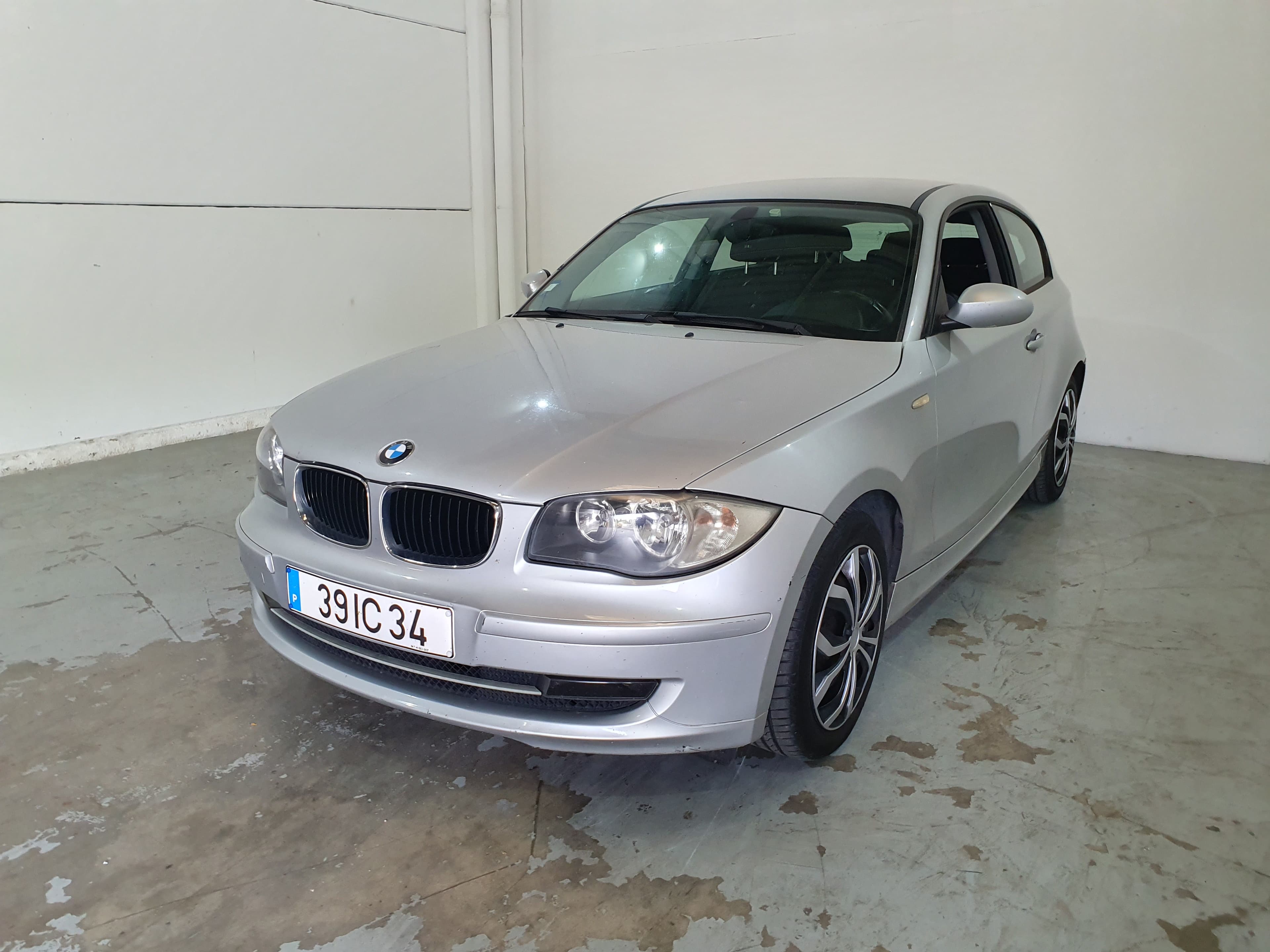 BMW 118 D · Ano 2007 — imagem 1