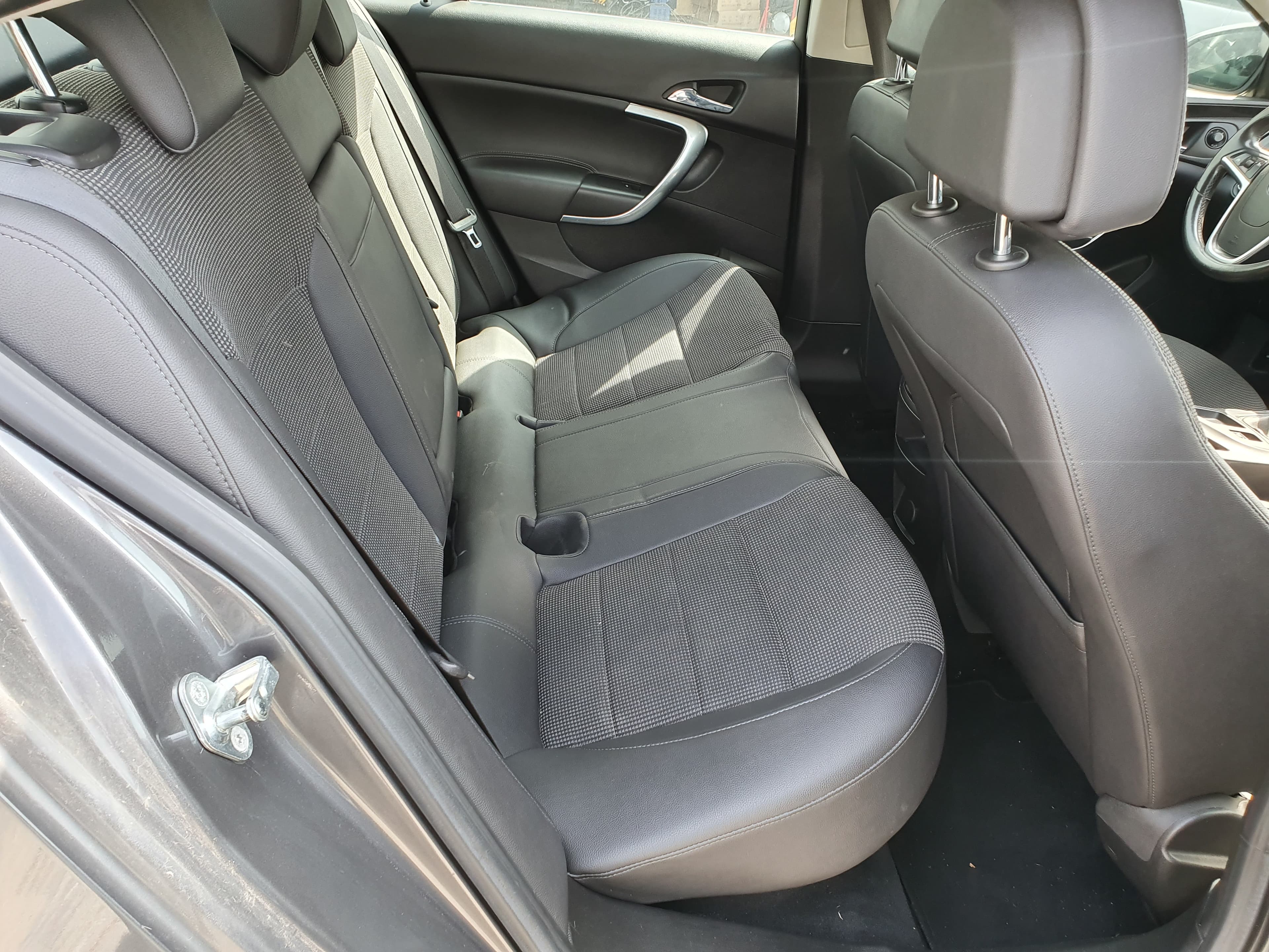 Opel Insígnia 2.0 CDTI · Ano 2010 — image 24
