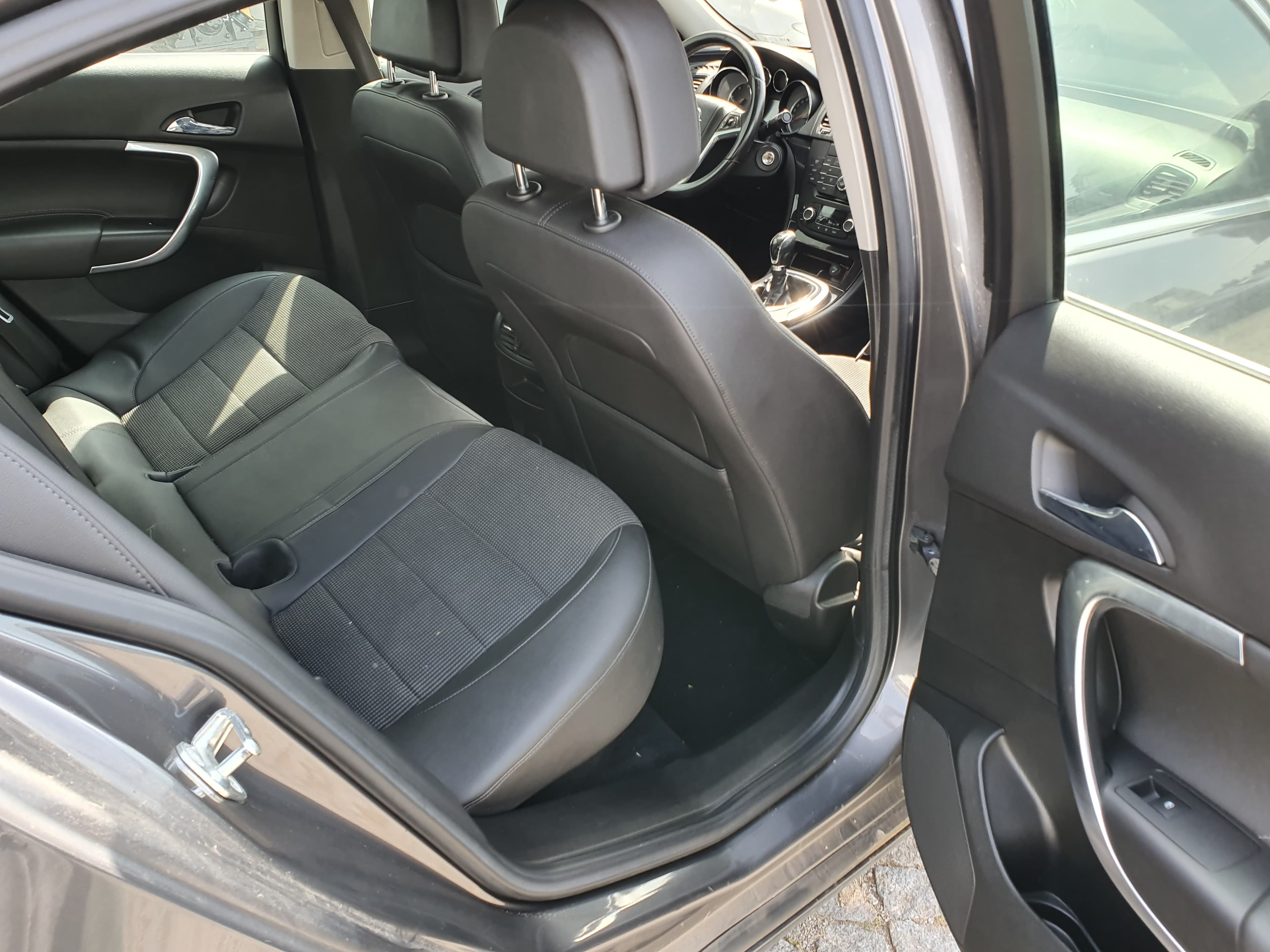 Opel Insígnia 2.0 CDTI · Ano 2010 — image 22