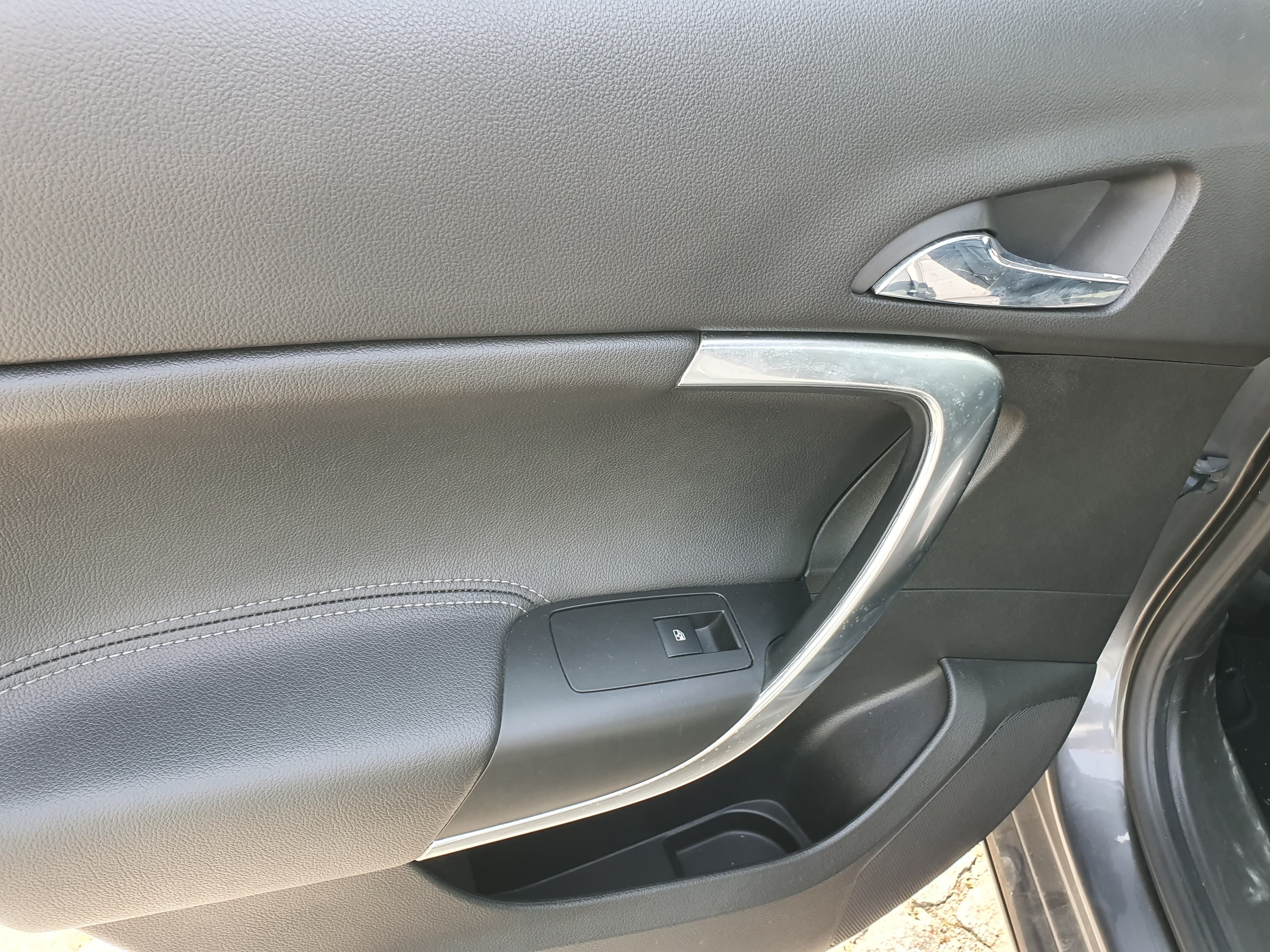 Opel Insígnia 2.0 CDTI · Ano 2010 — image 29