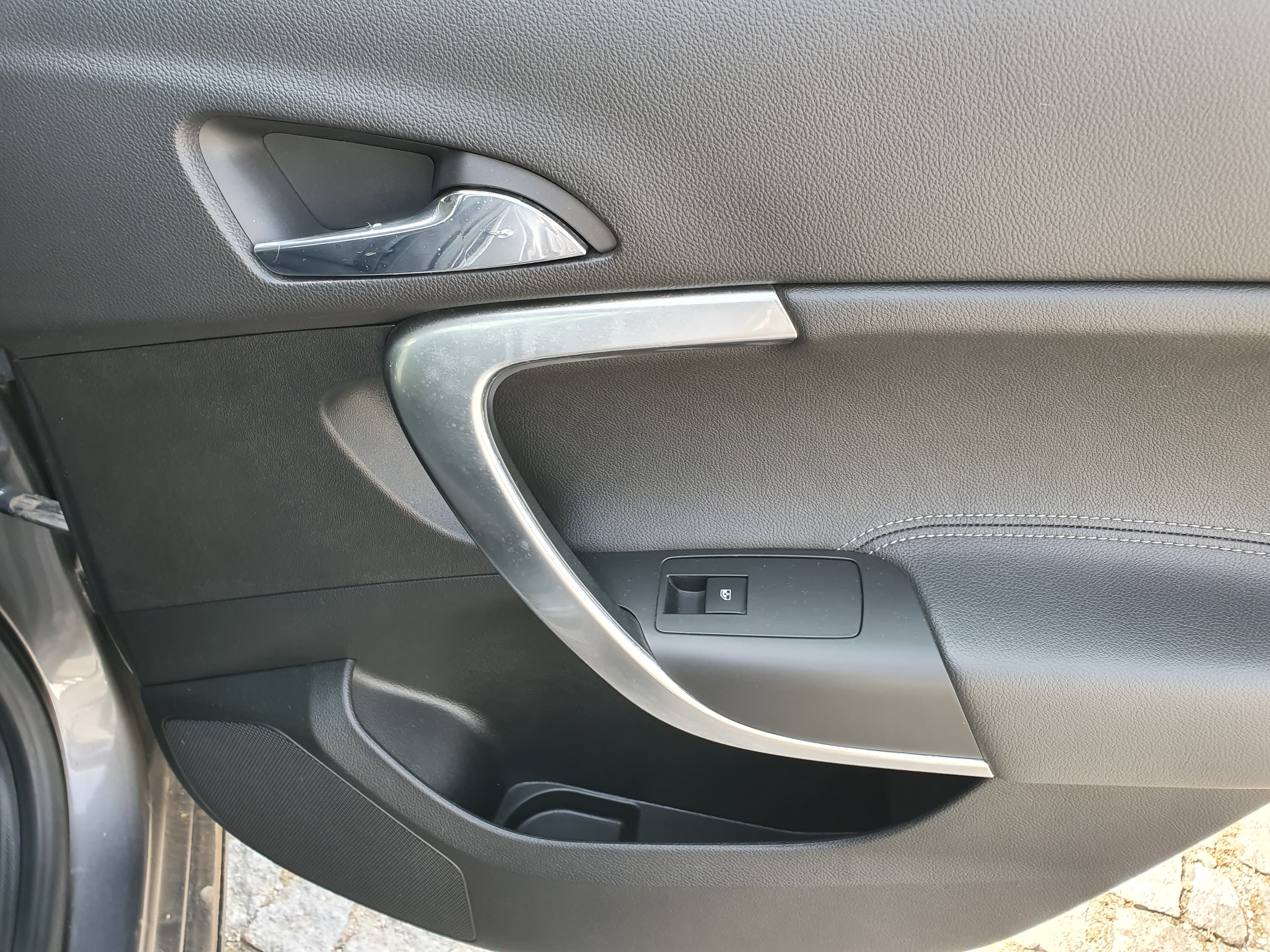 Opel Insígnia 2.0 CDTI · Ano 2010 — image 23