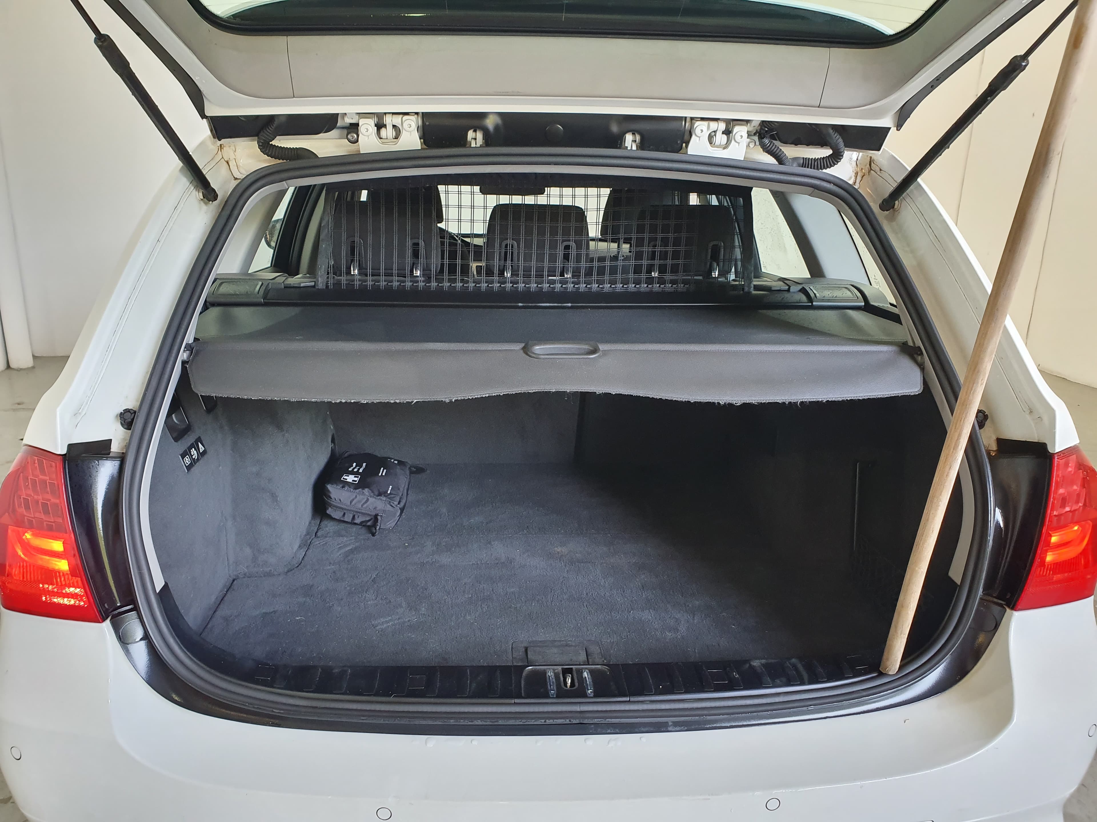 BMW 320D · Ano 2010 — imagem 19
